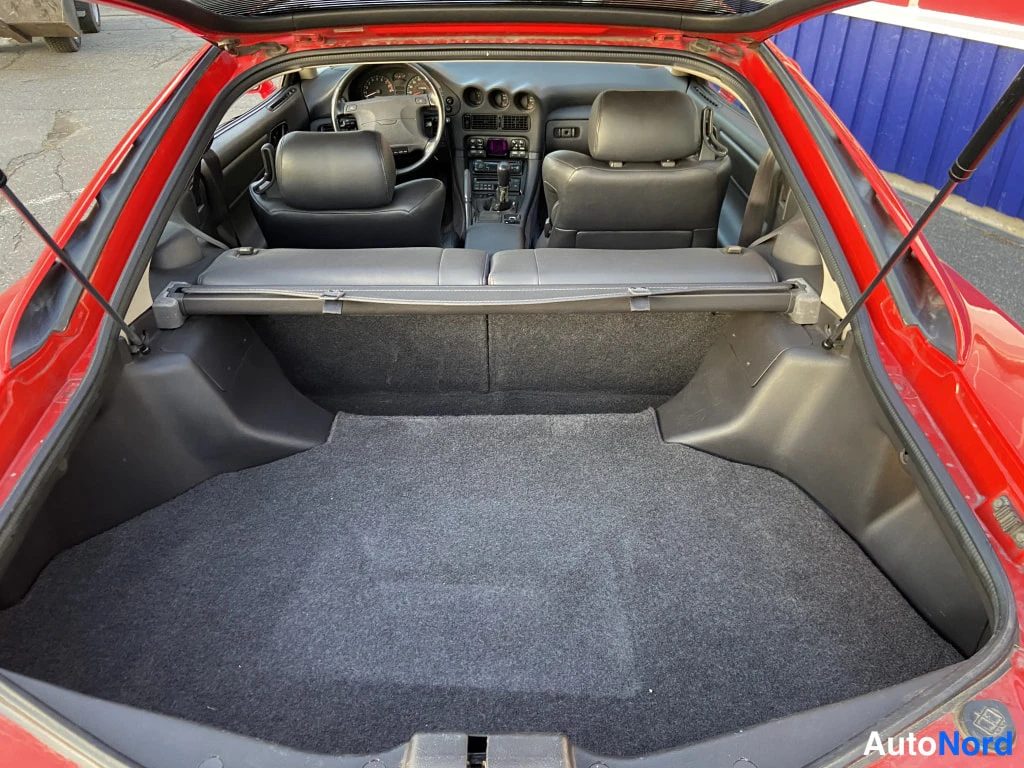 Punainen Dodge Stealth 1992, tavaratila, kuva 12