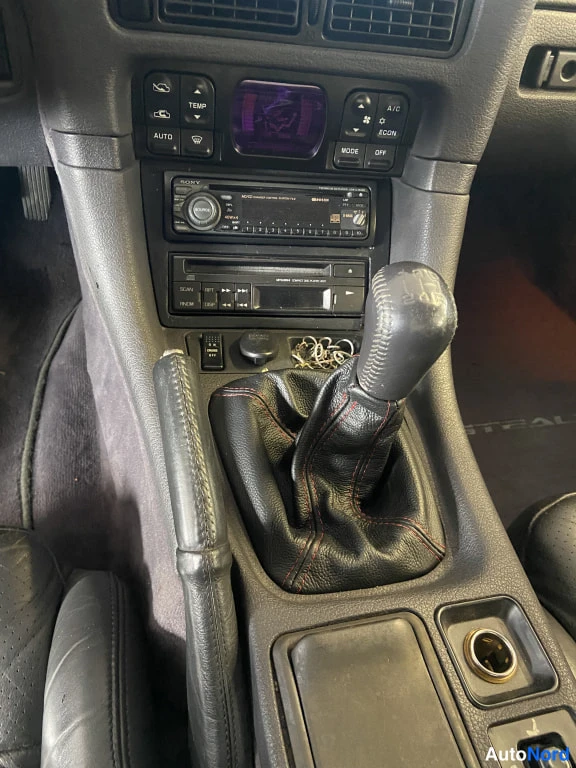 Punainen Dodge Stealth 1992, ohjaamo, kuva 8