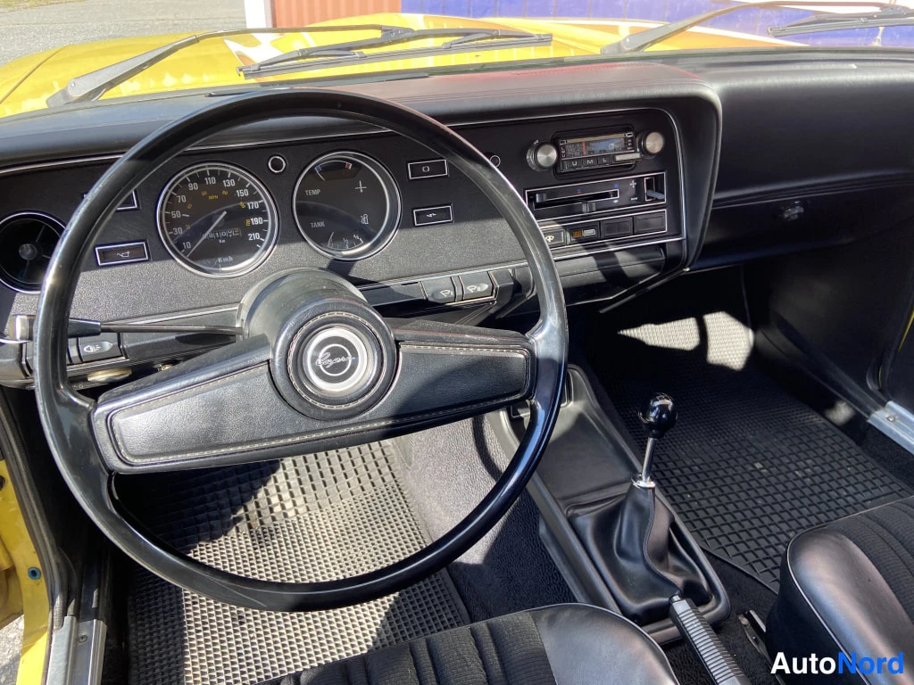 Keltainen Ford Capri 1974, ohjaamo, kuva 10