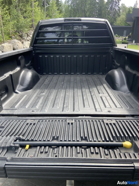 Musta Ford F-150 2012, tavaratila, kuva 10