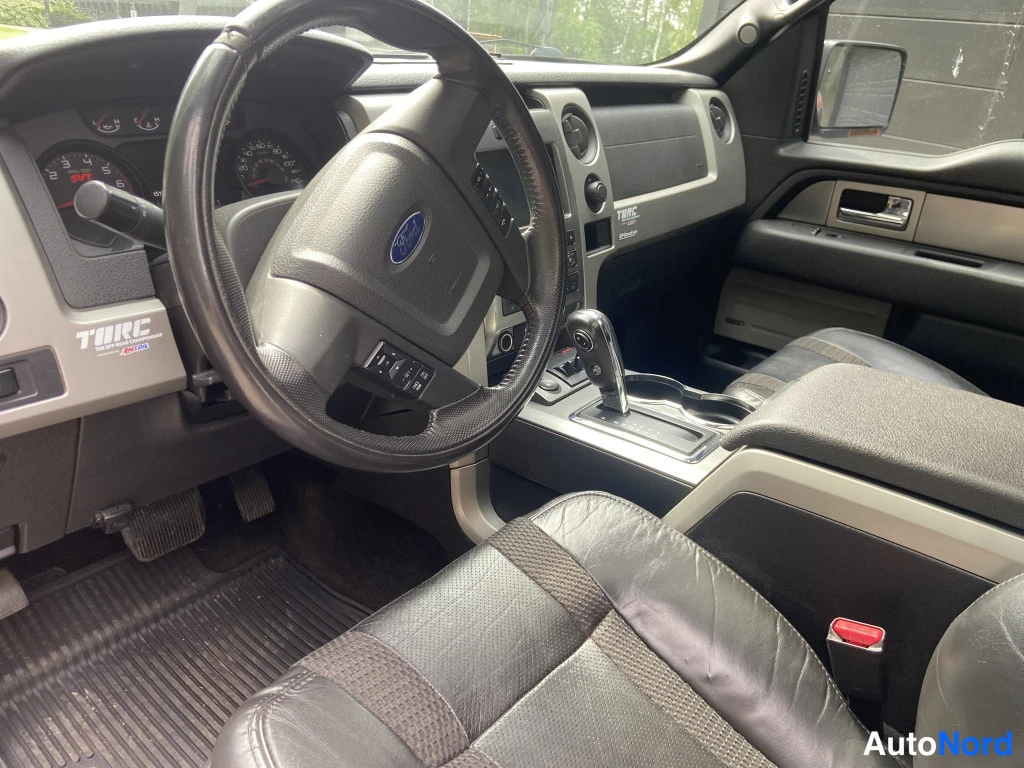 Musta Ford F-150 2012, ohjaamo, kuva 6