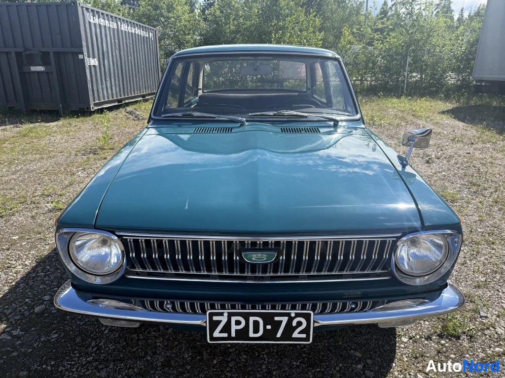 Sininen Toyota Corolla 1969, edestä, kuva 3