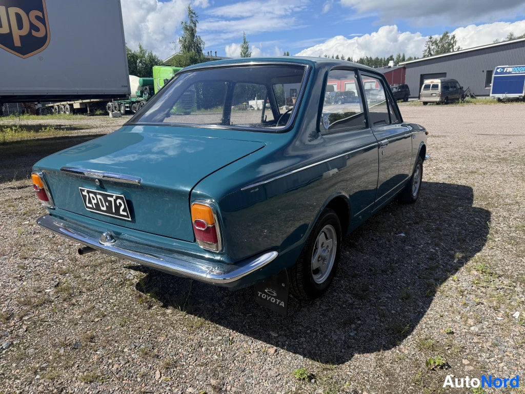 Sininen Toyota Corolla 1969, takaviisto, kuva 6