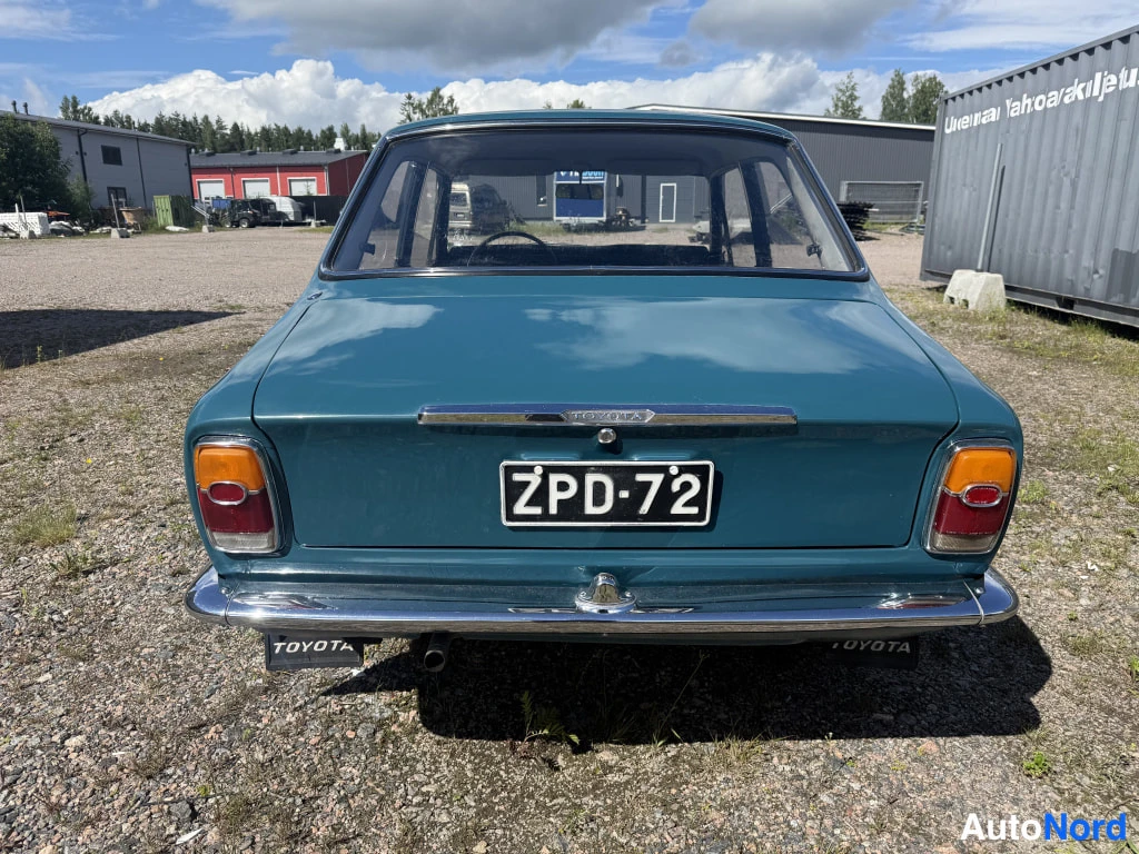 Sininen Toyota Corolla 1969, takaa, kuva 8