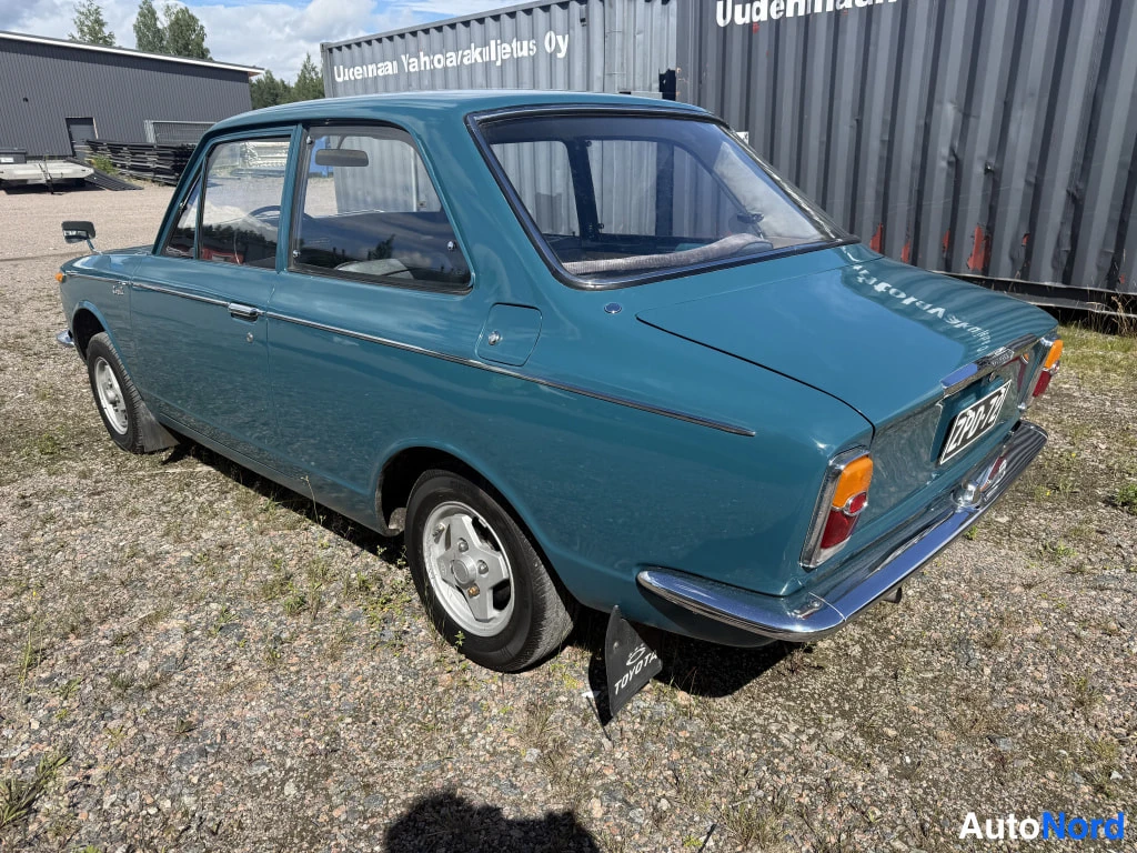 Sininen Toyota Corolla 1969, takaviisto, kuva 7