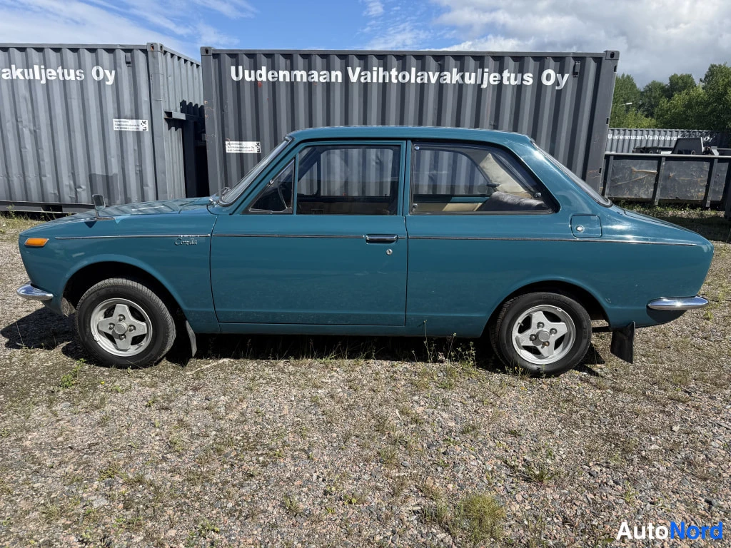 Sininen Toyota Corolla 1969, sivulta, kuva 4