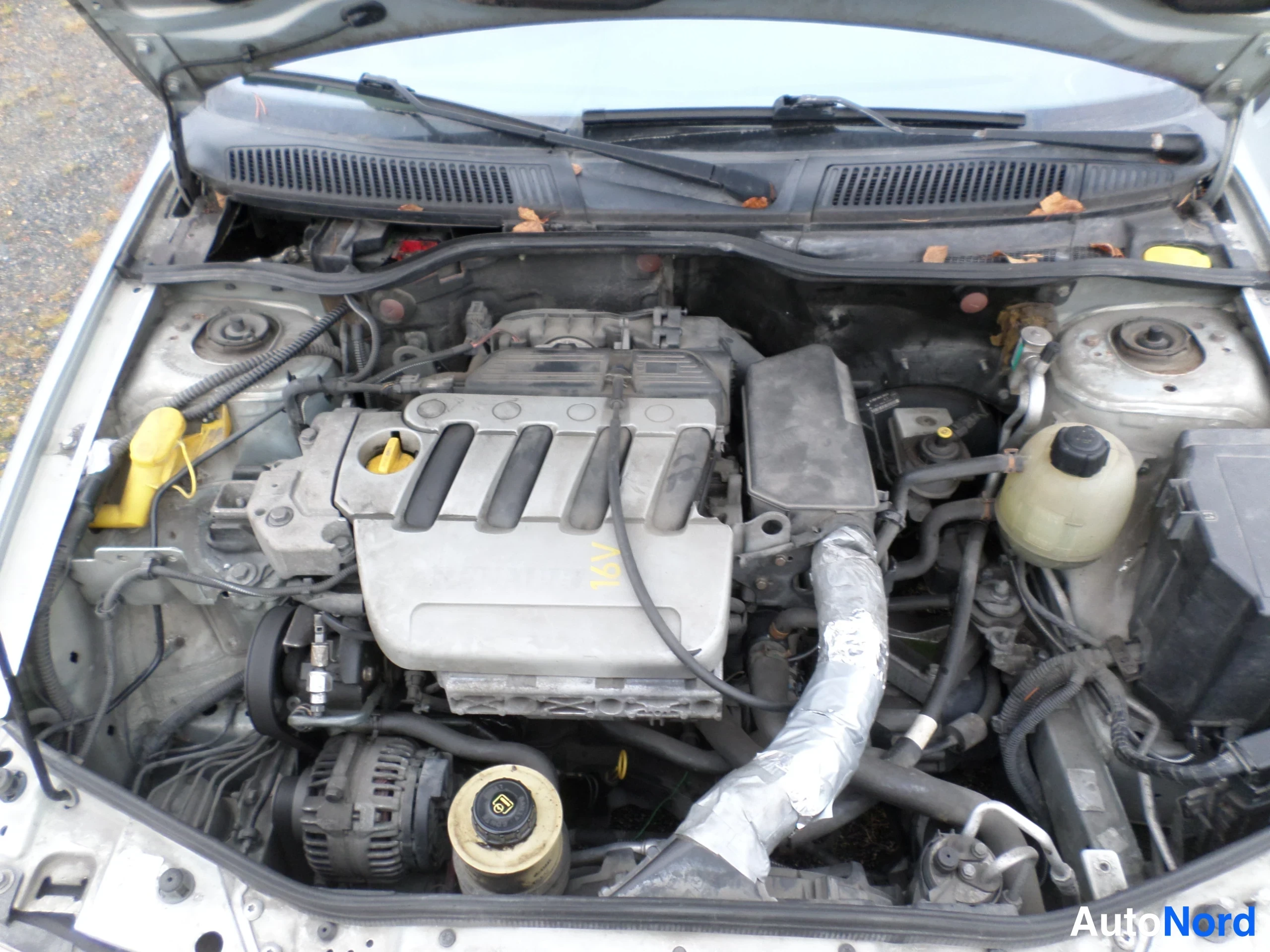 Sininen Renault MEGANE 2001, moottoritila, kuva 18