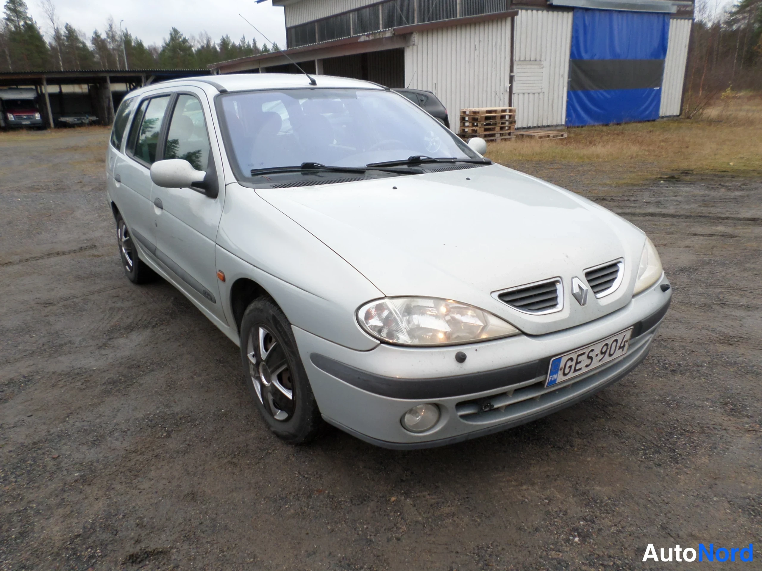 Sininen Renault MEGANE 2001, etuviisto, keula oikealle, kuva 4
