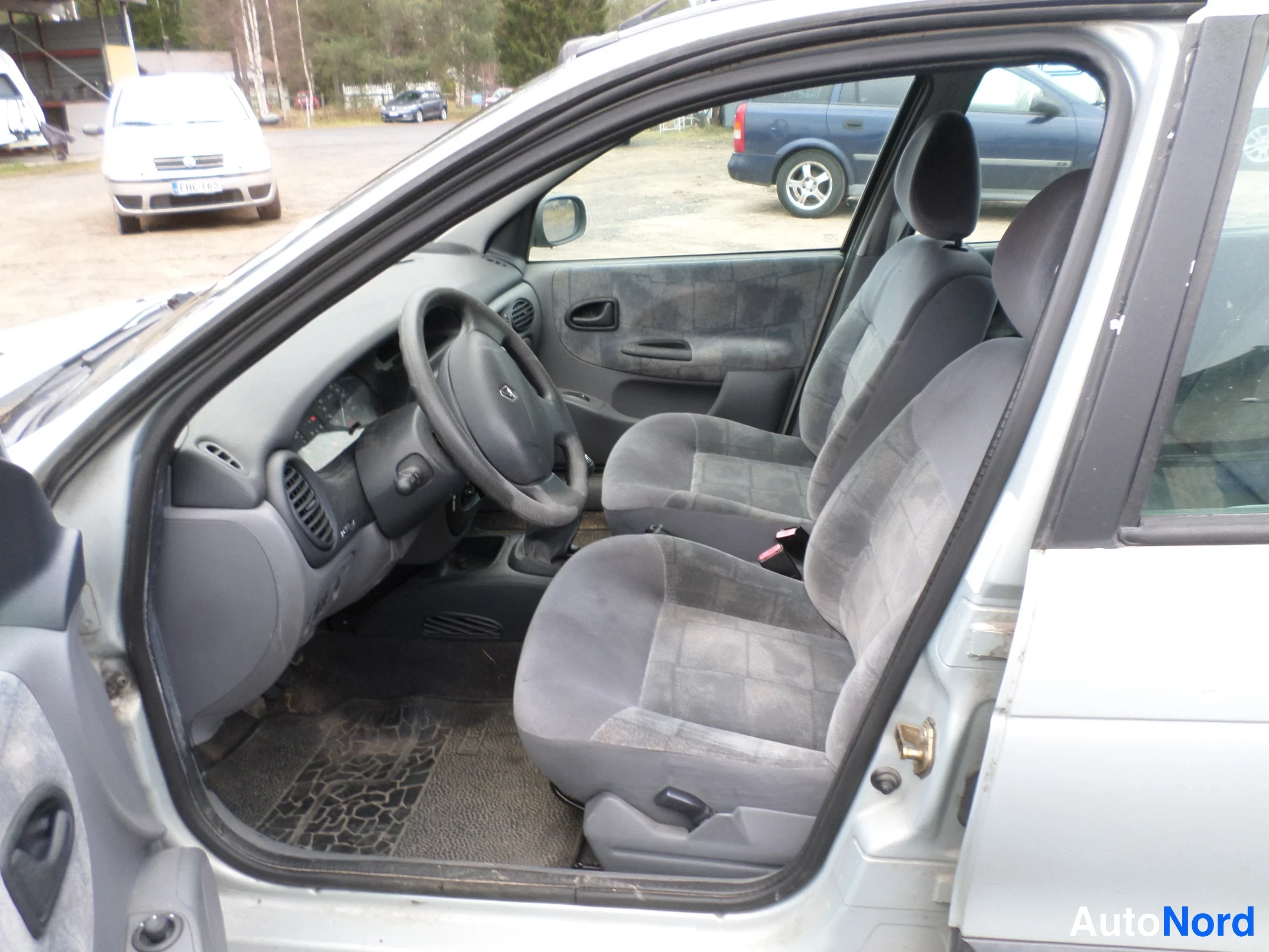 Sininen Renault MEGANE 2001, ohjaamo, kuva 9