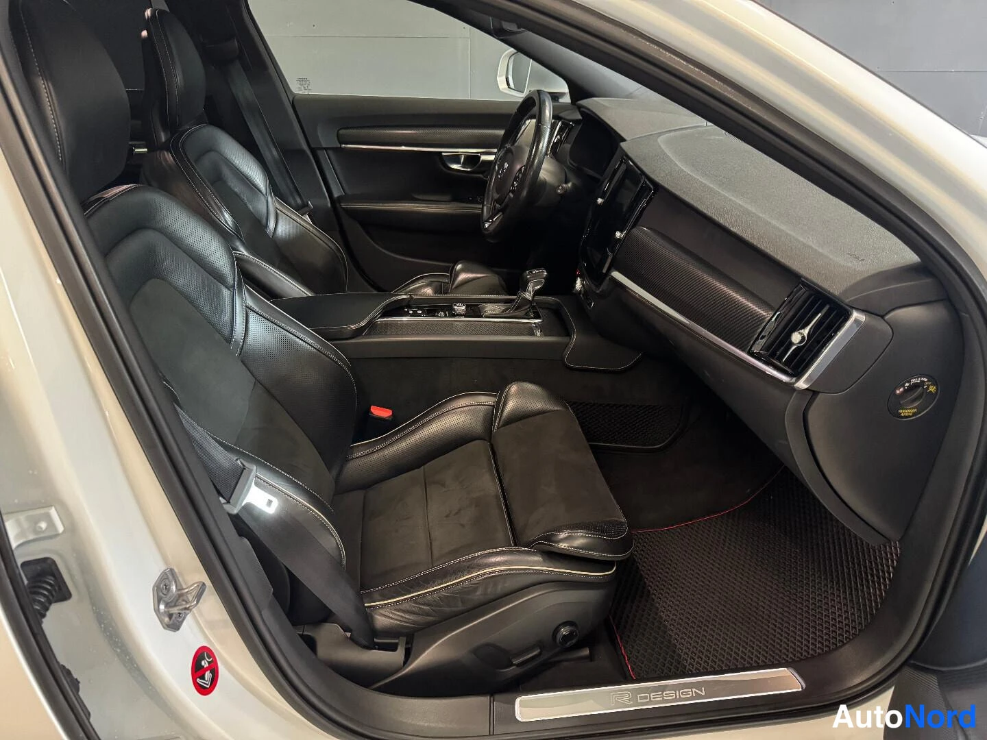 Valkoinen Volvo V90 2018, kuva 13