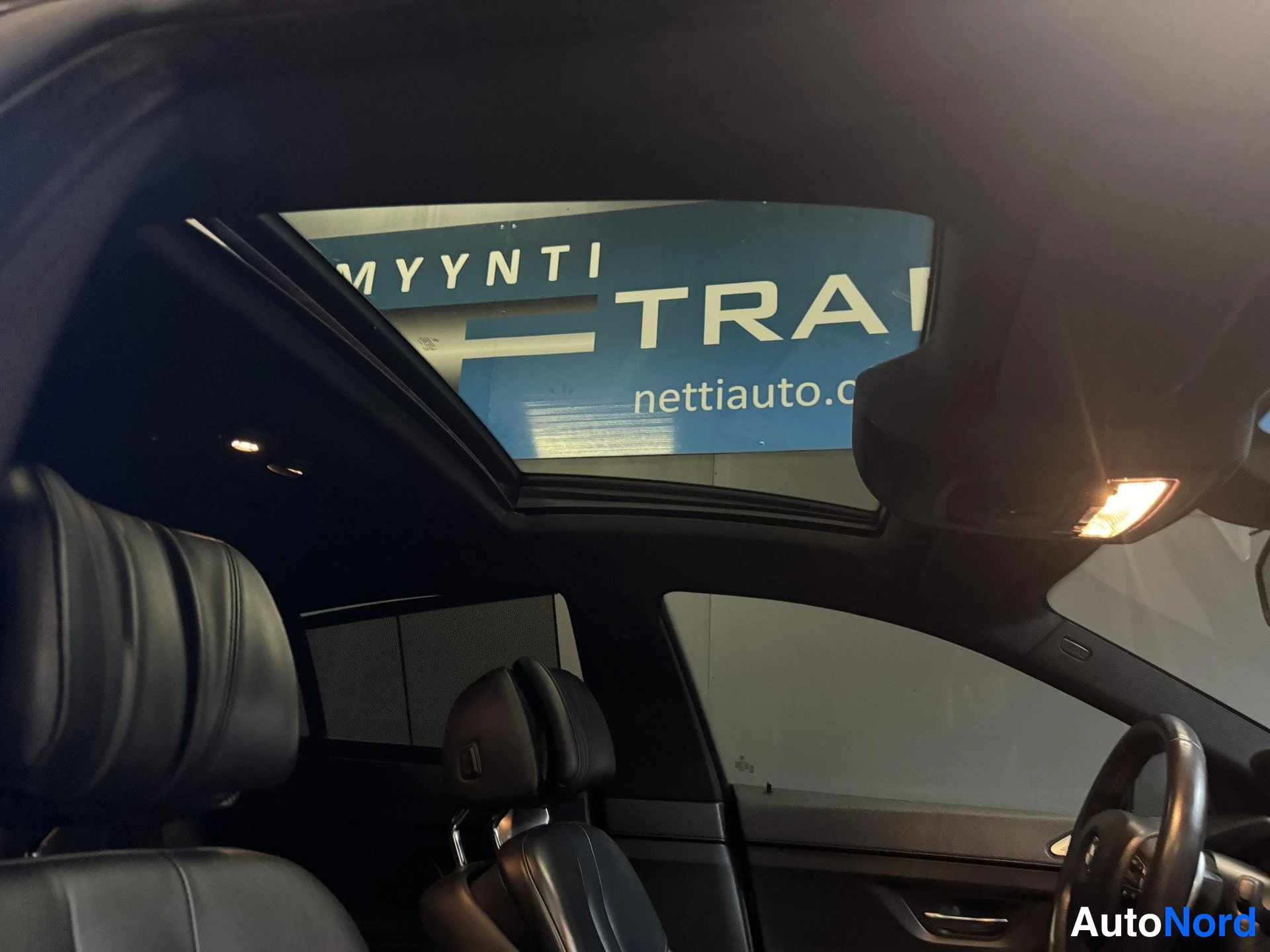 Musta BMW 640d 2013, ohjaamo, kuva 14