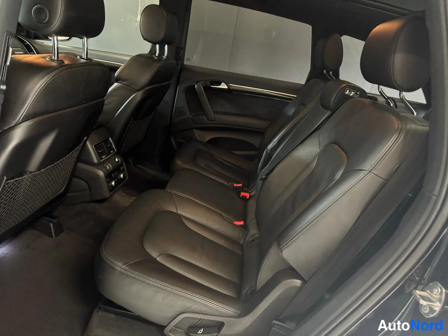 Musta Audi Q7 2012, takaistuimet, kuva 14