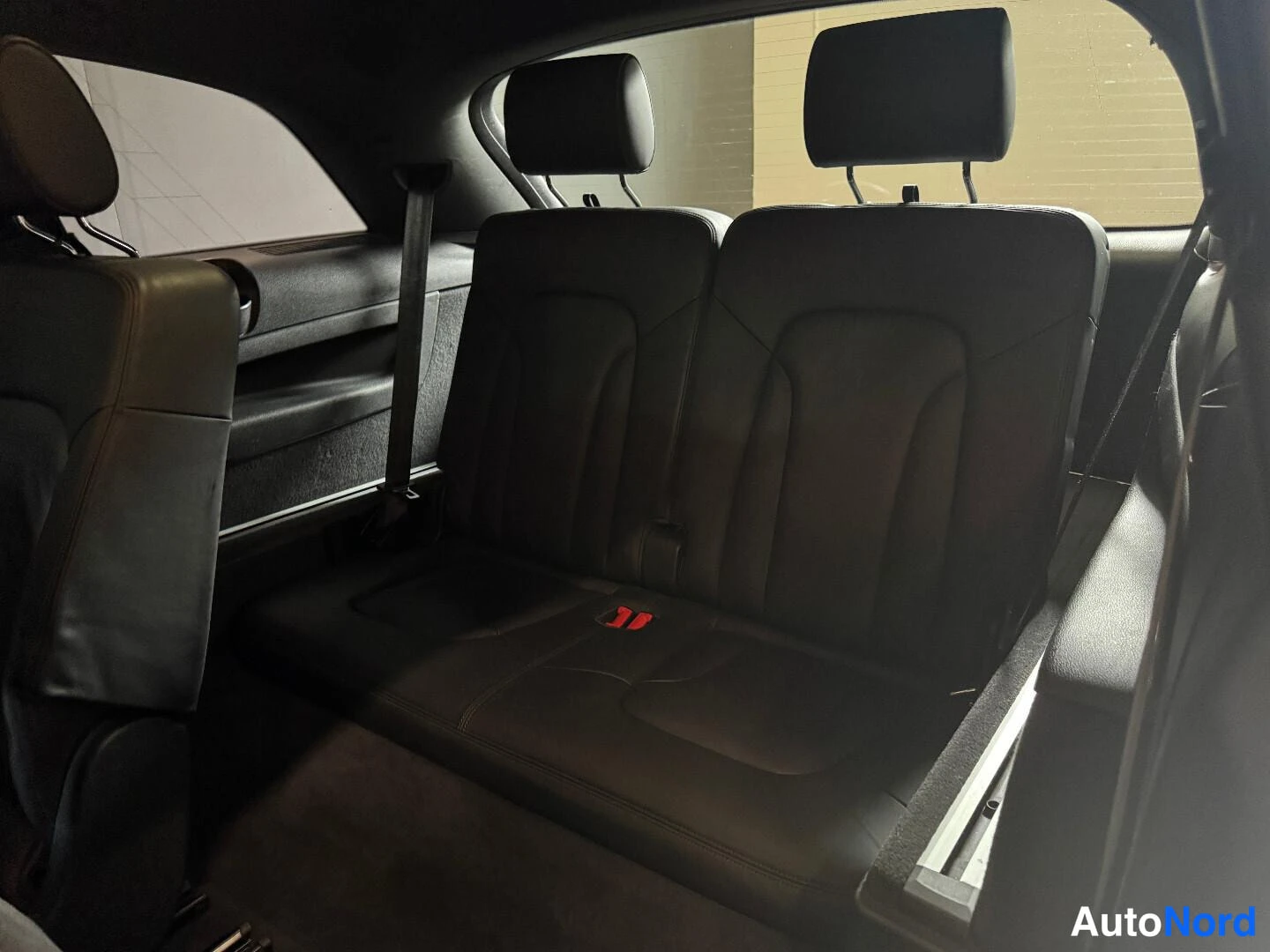 Musta Audi Q7 2012, takaistuimet, kuva 16