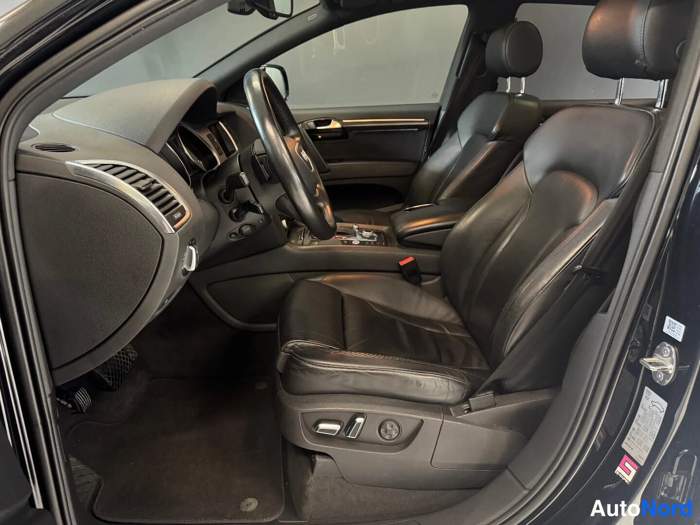 Musta Audi Q7 2012, kuva 9