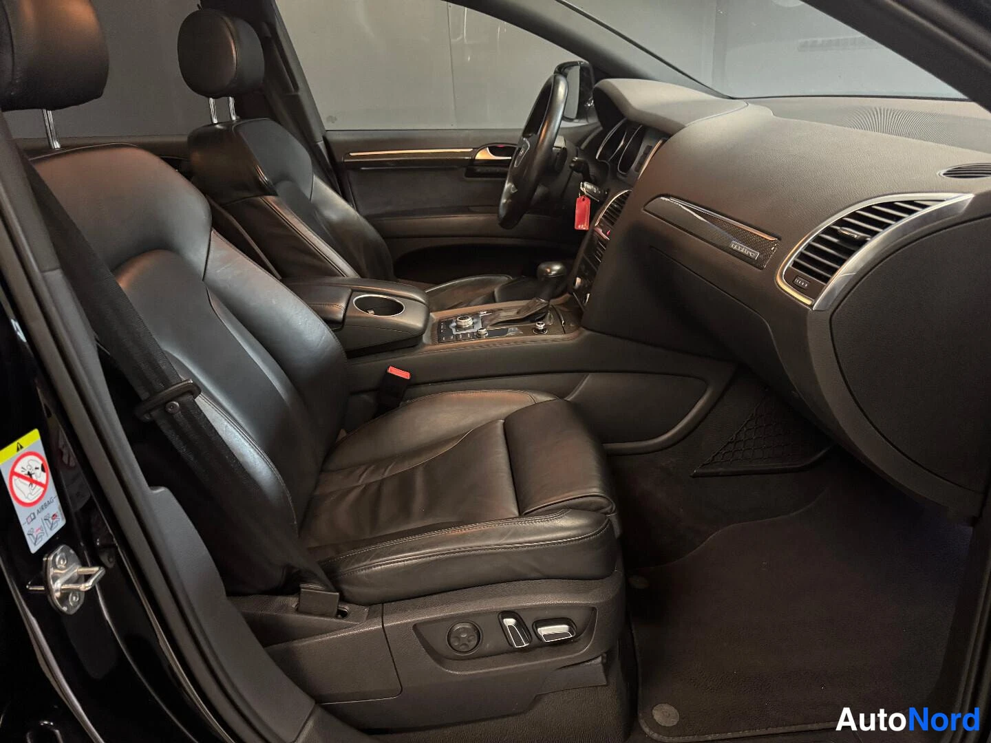 Musta Audi Q7 2012, kuva 10