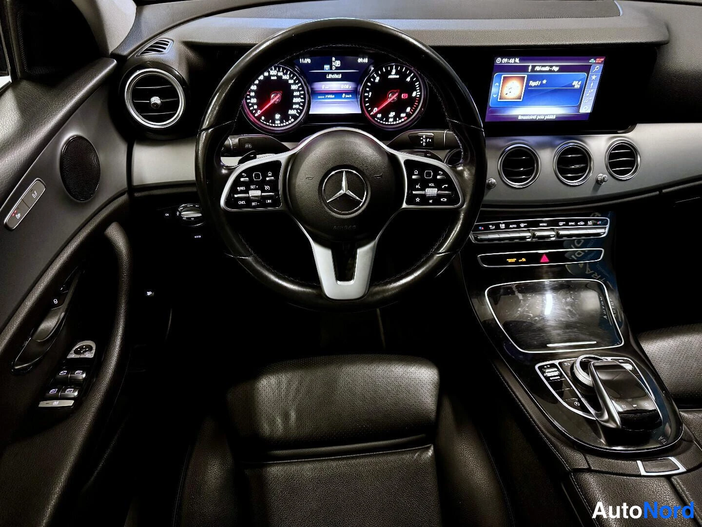 Musta Mercedes-Benz E 2020, kuva 10