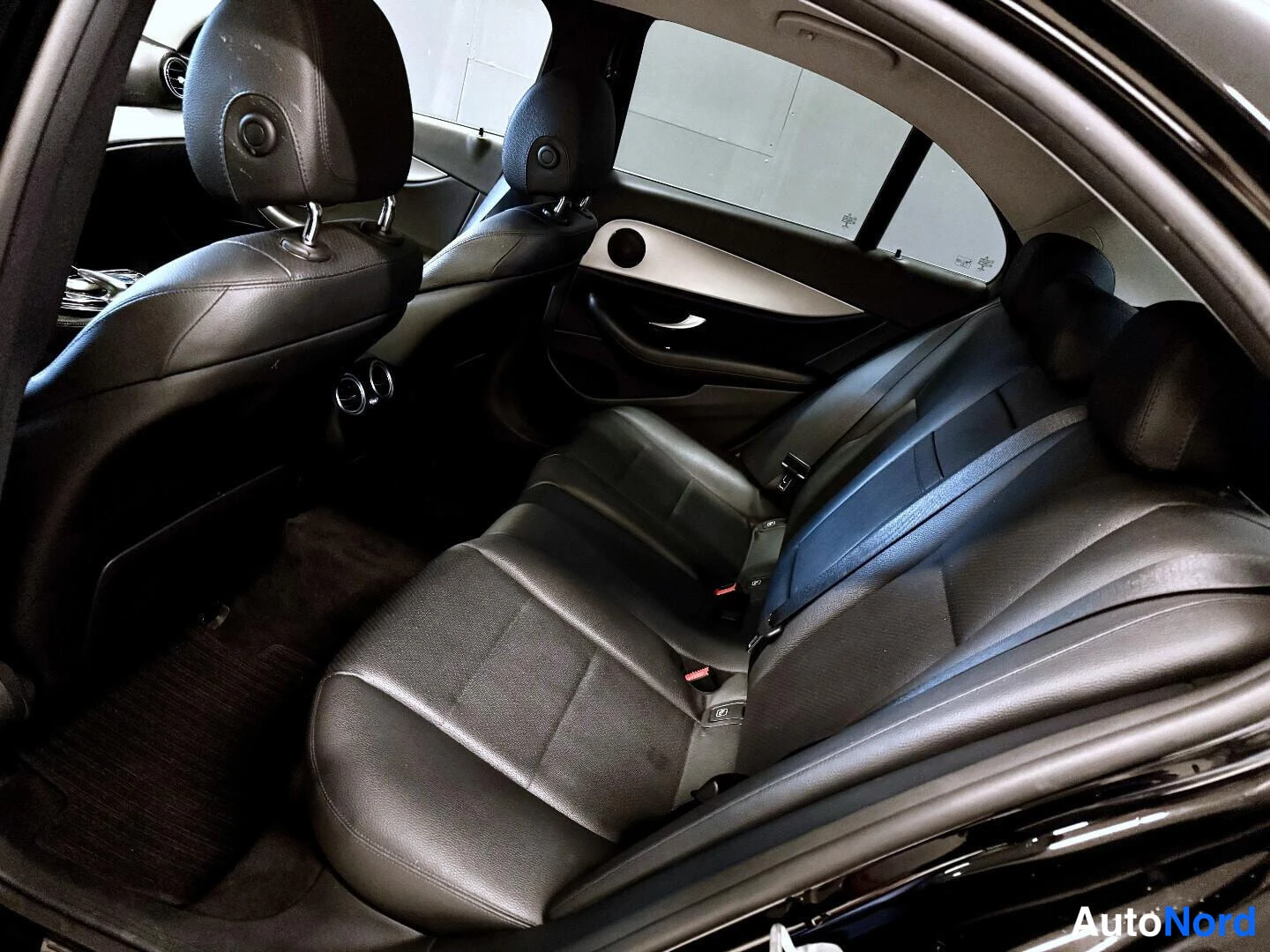 Musta Mercedes-Benz E 2020, kuva 14