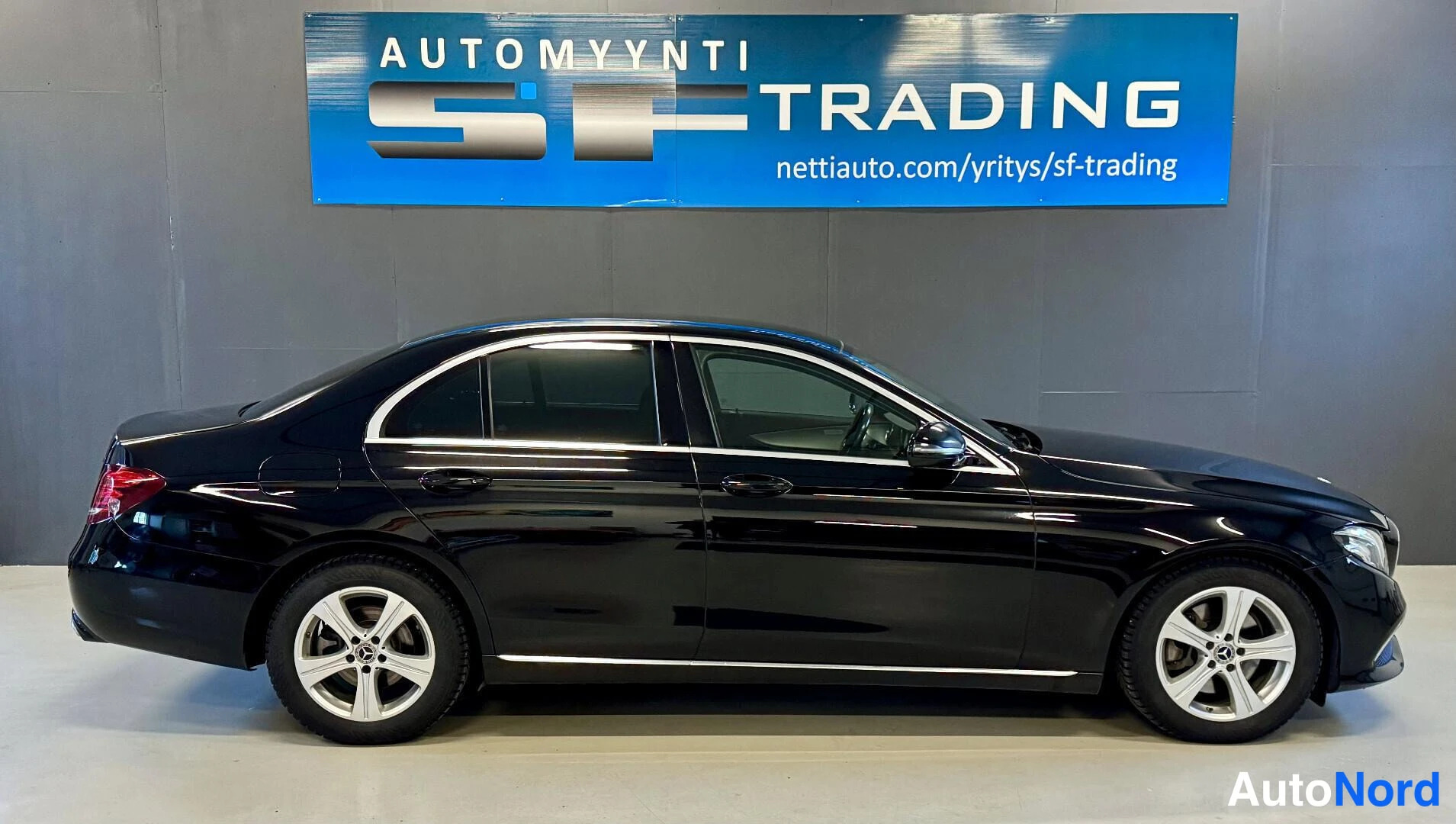 Musta Mercedes-Benz E 2020, kuva 5