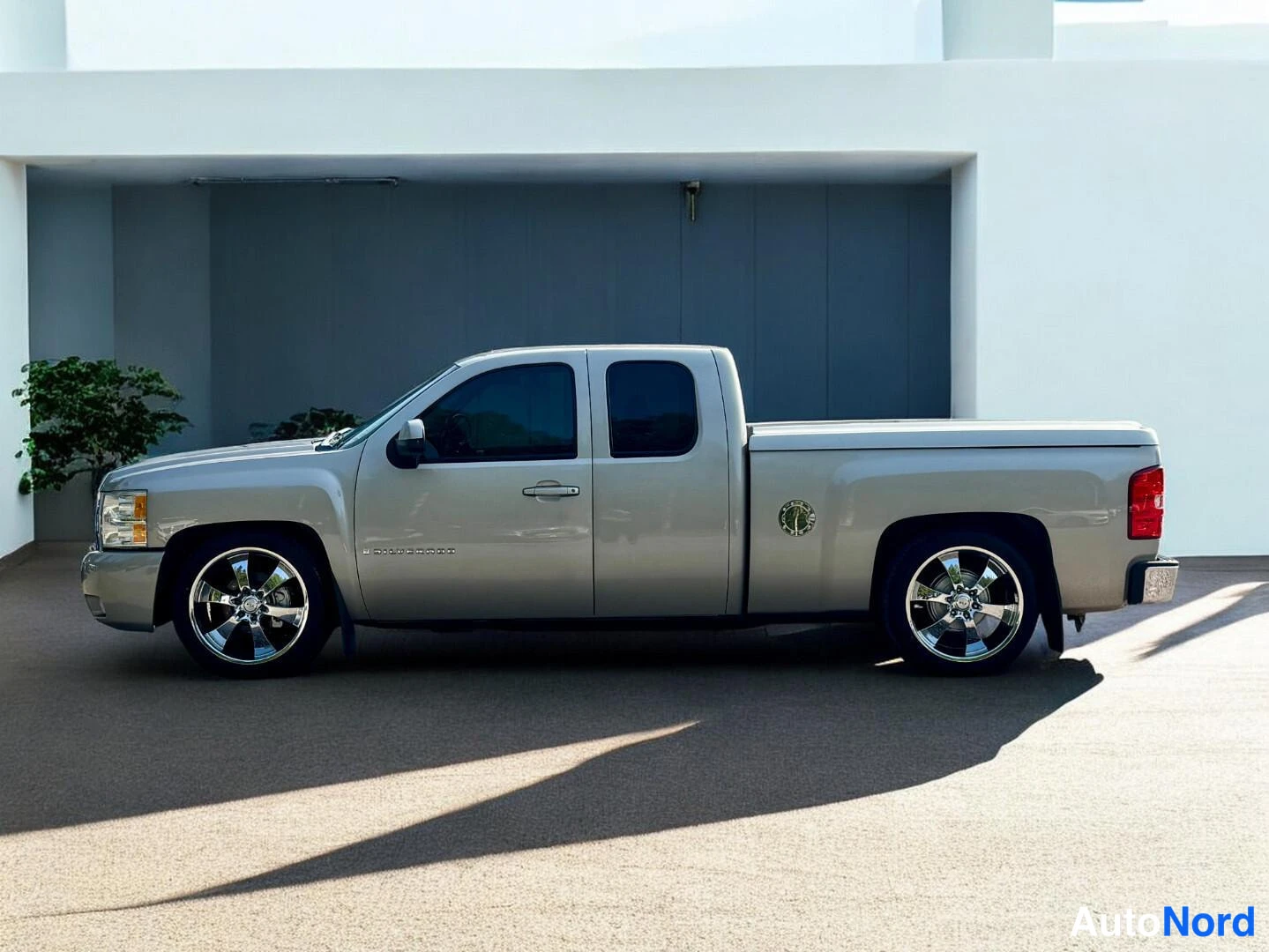 Beige Chevrolet Silverado 2008, kuva 2