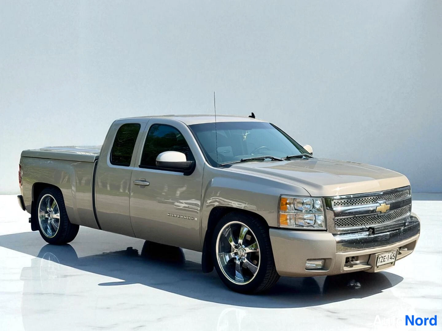 Beige Chevrolet Silverado 2008, kuva 3