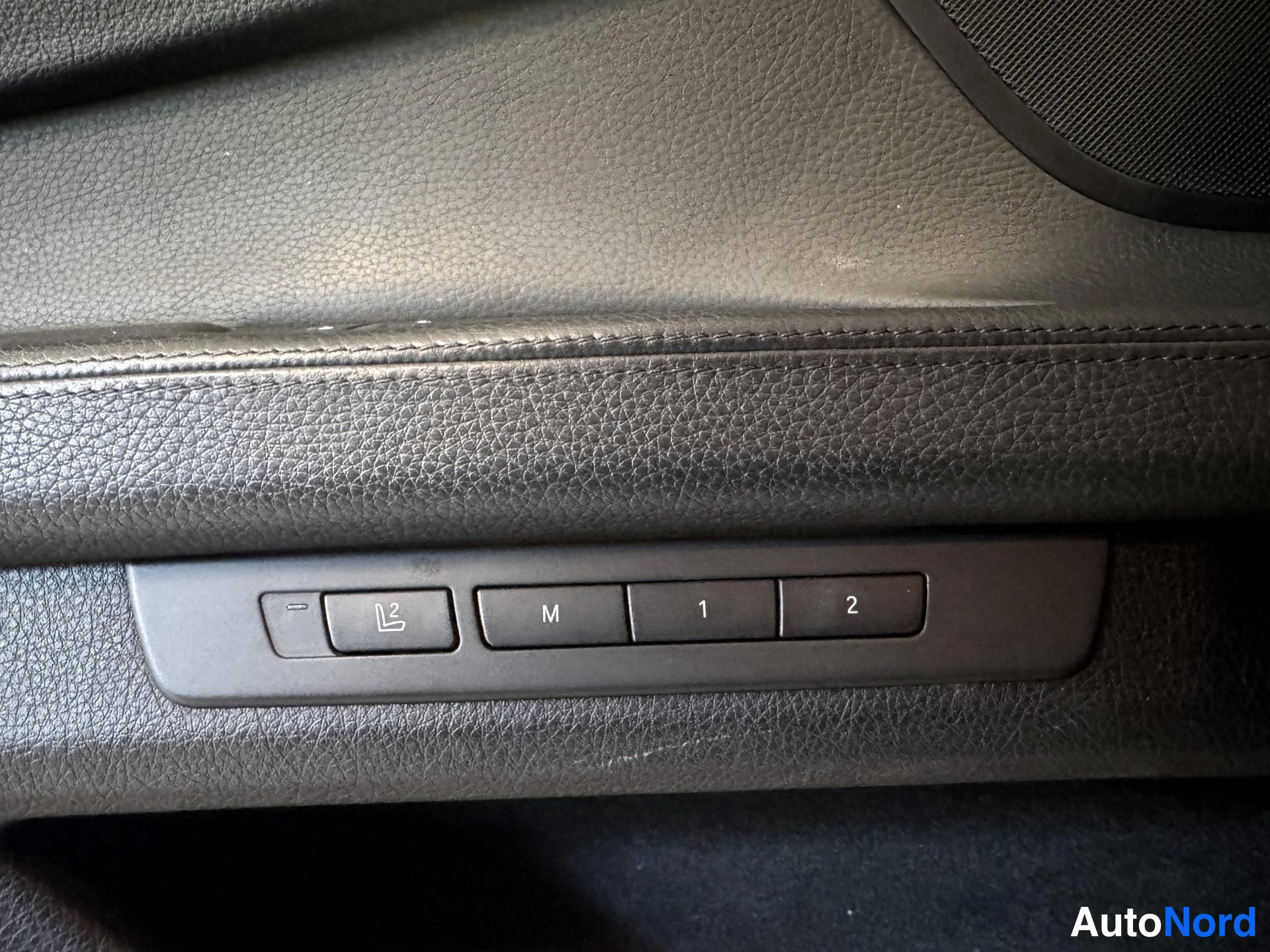 Musta BMW 740d xDrive 2011, yksityiskohta, kuva 18