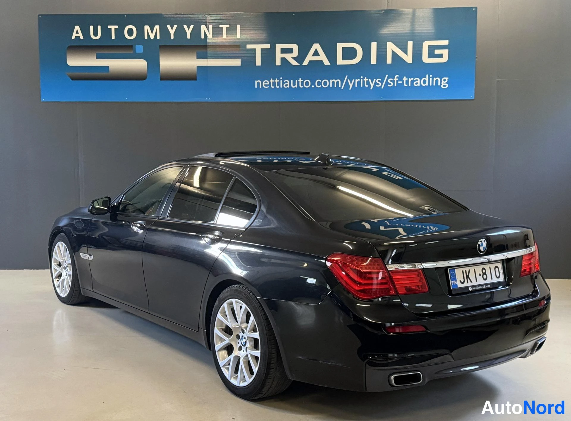 Musta BMW 740d xDrive 2011, takaviisto, kuva 7