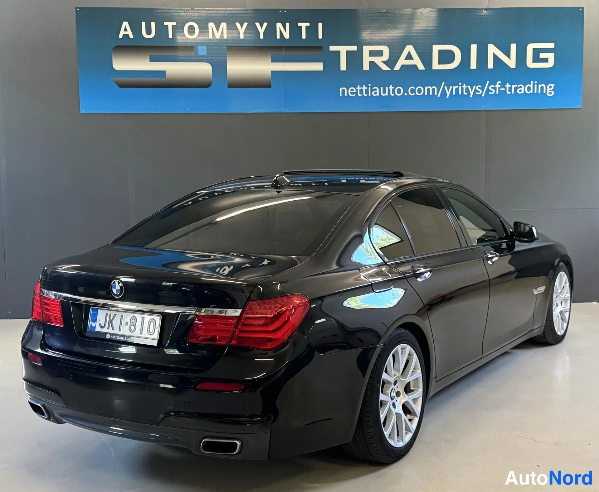 Musta BMW 740d xDrive 2011, takaviisto, kuva 6