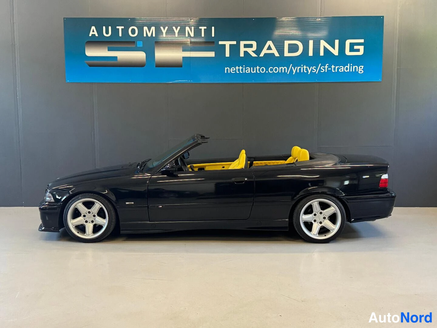 Musta BMW 328i 1998, sivulta, kuva 9