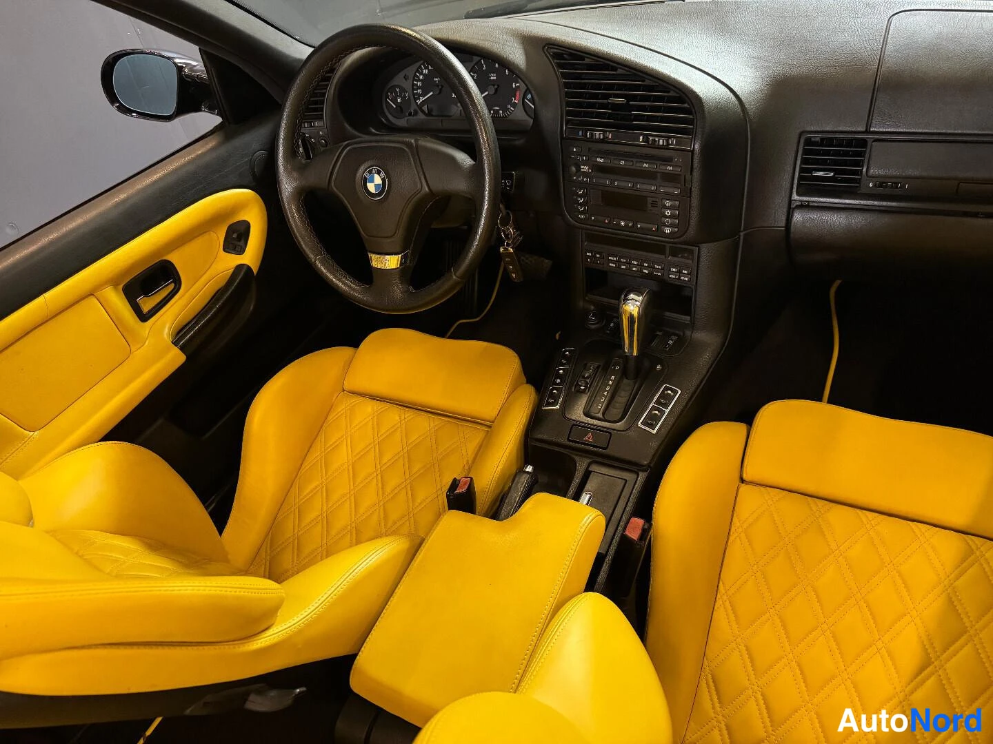 Musta BMW 328i 1998, ohjaamo, kuva 18