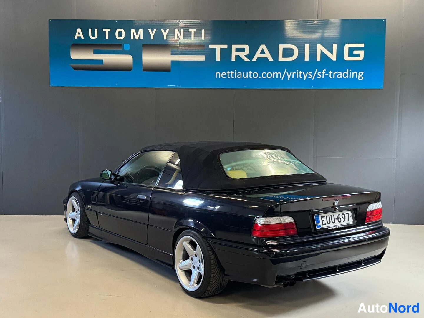 Musta BMW 328i 1998, takaviisto, kuva 12