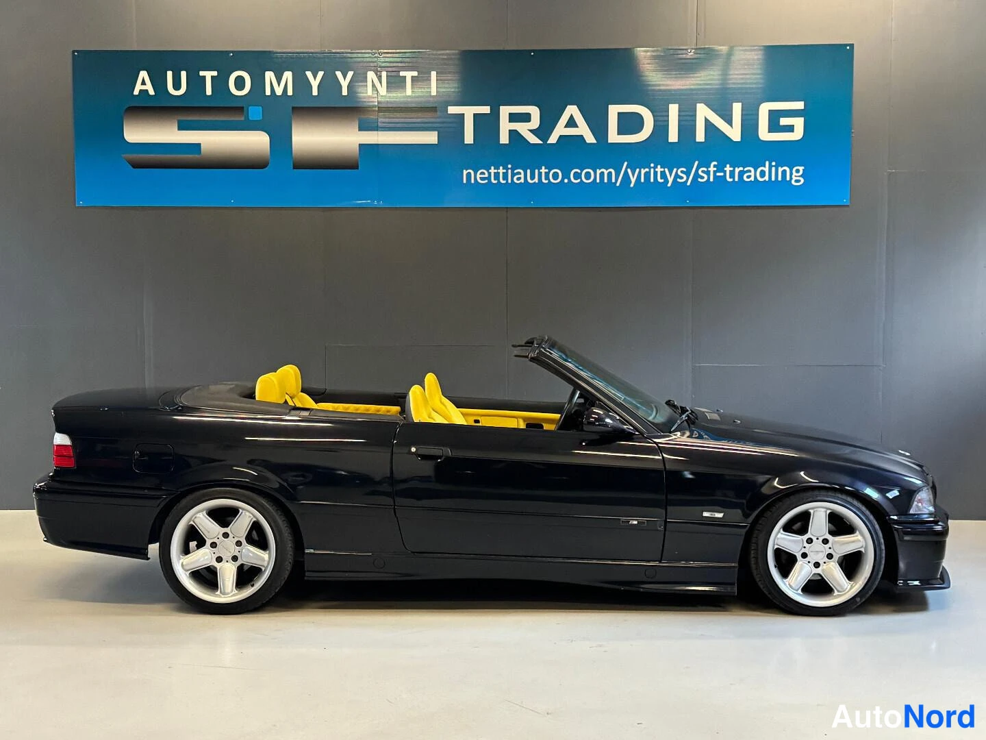 Musta BMW 328i 1998, sivulta, kuva 10