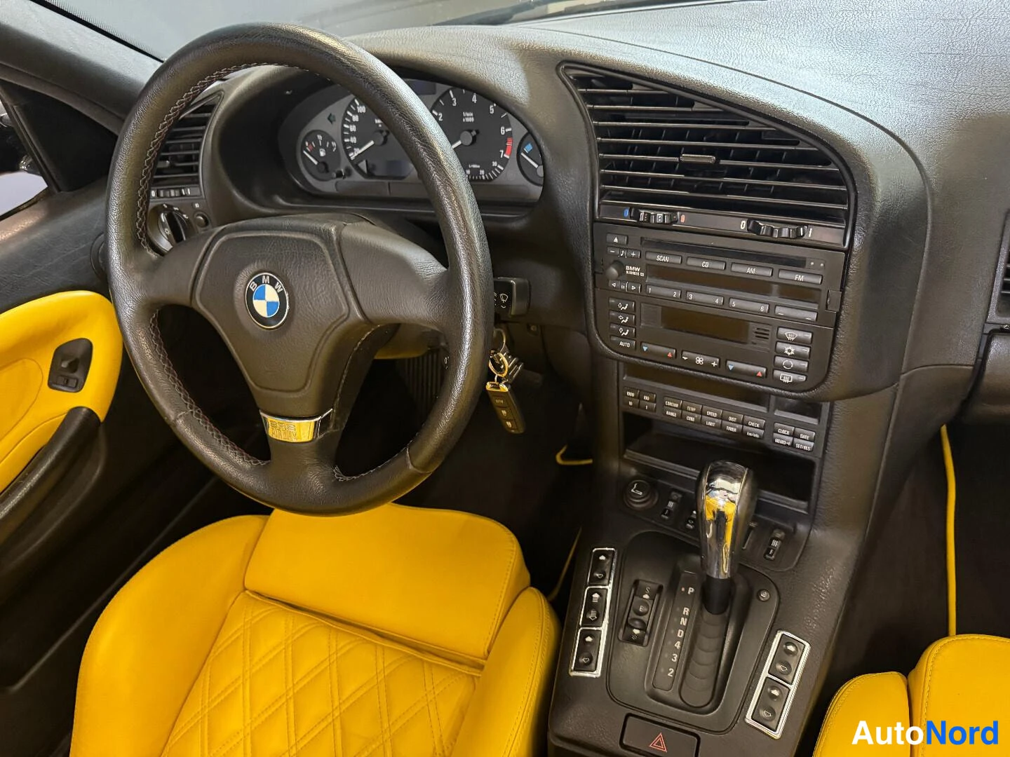 Musta BMW 328i 1998, ohjaamo, kuva 20