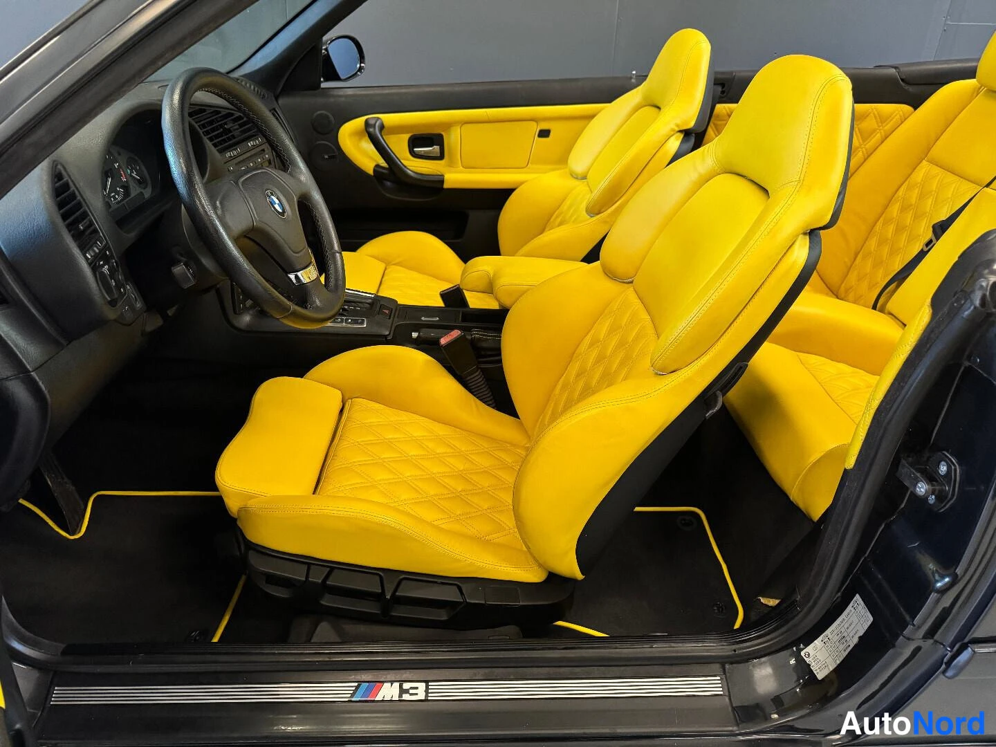 Musta BMW 328i 1998, etuistuimet, kuva 22