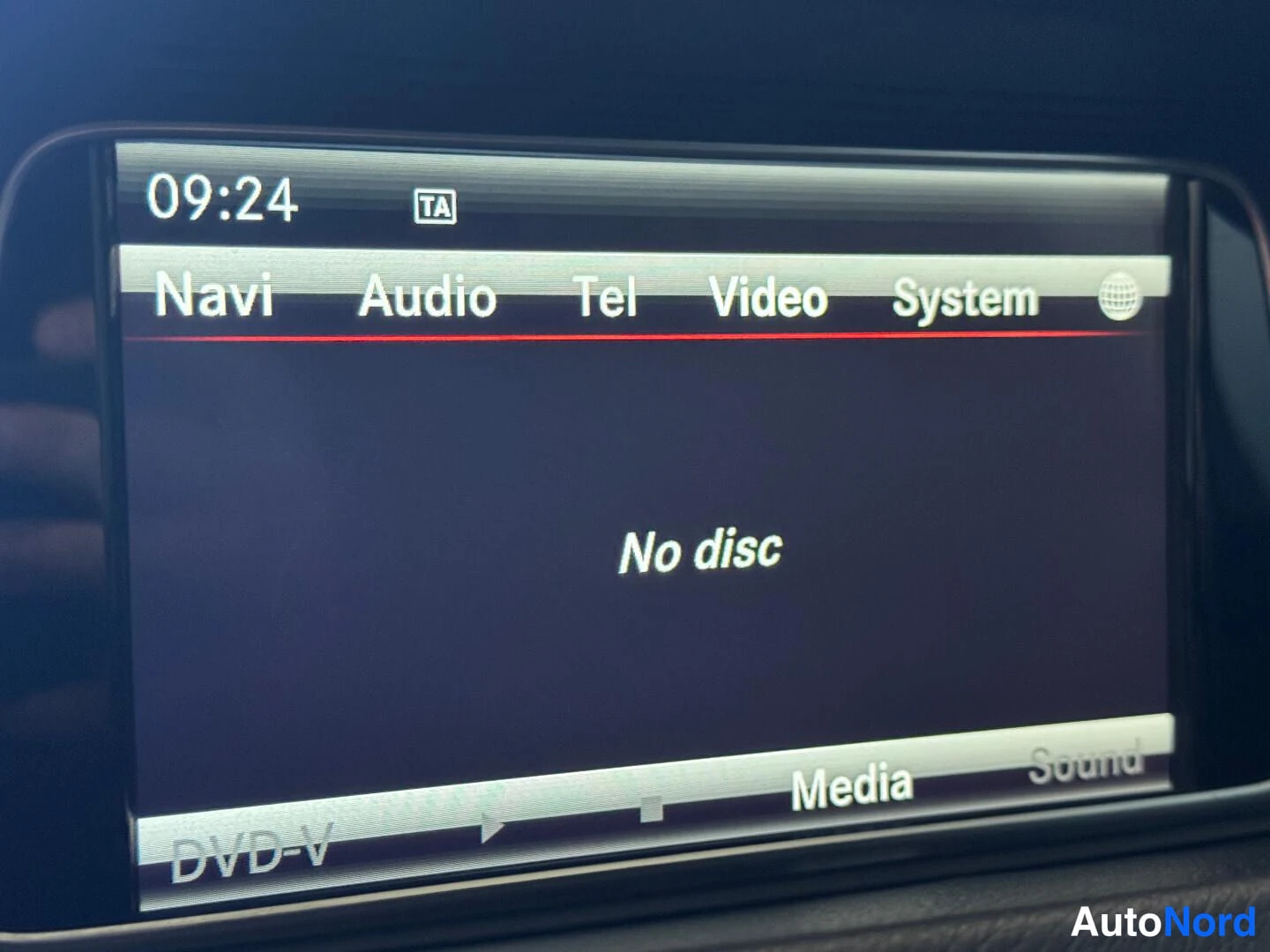 Valkoinen Mercedes-Benz E 2013, yksityiskohta, kuva 21