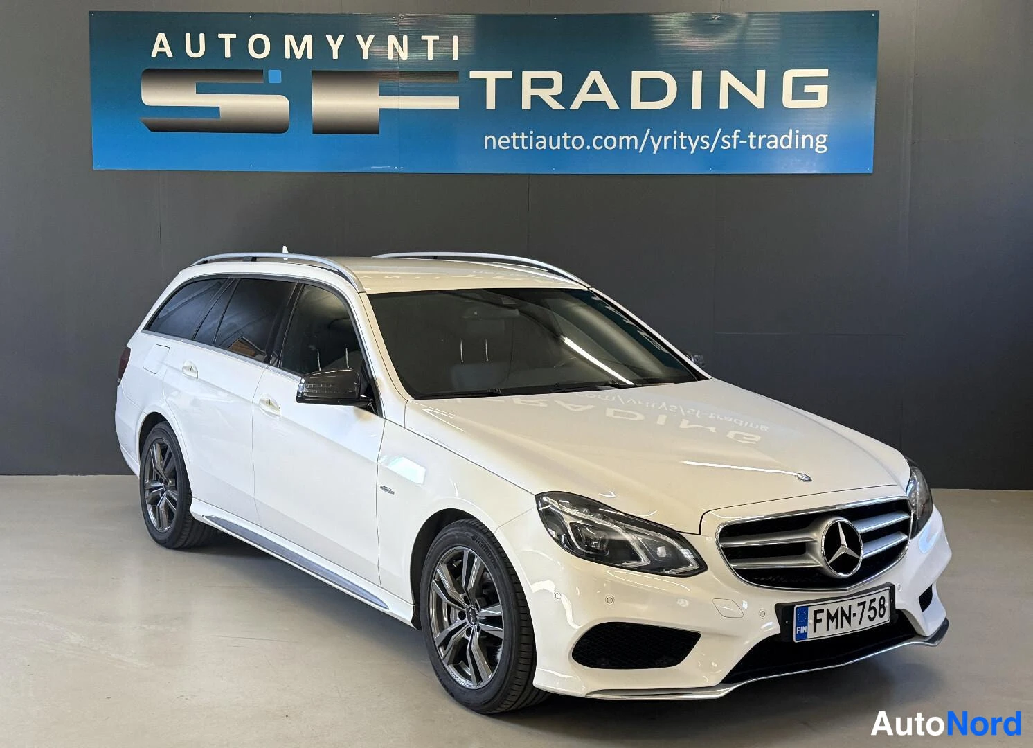 Valkoinen Mercedes-Benz E 2013, etuviisto, keula oikealle, kuva 3