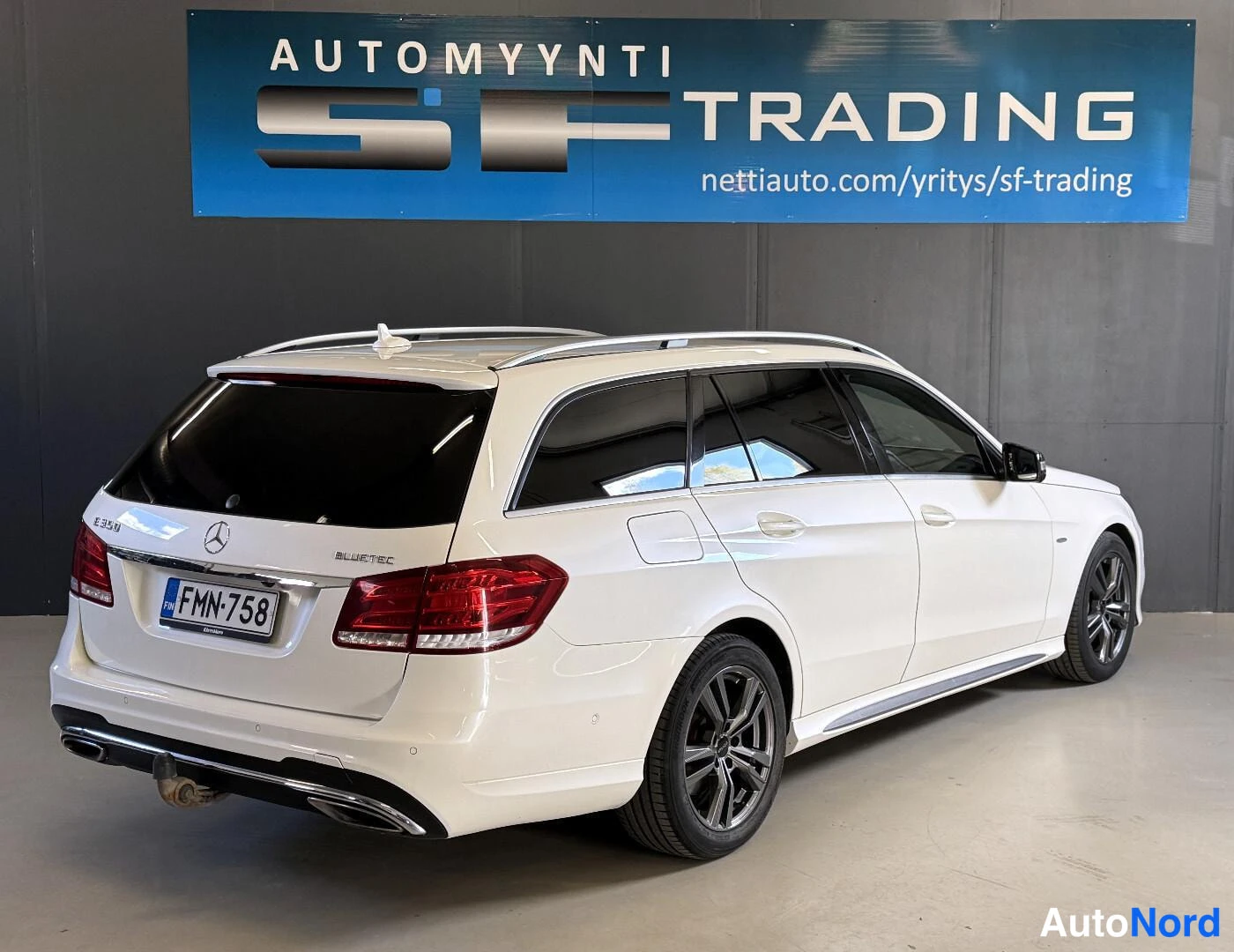 Valkoinen Mercedes-Benz E 2013, takaviisto, kuva 8