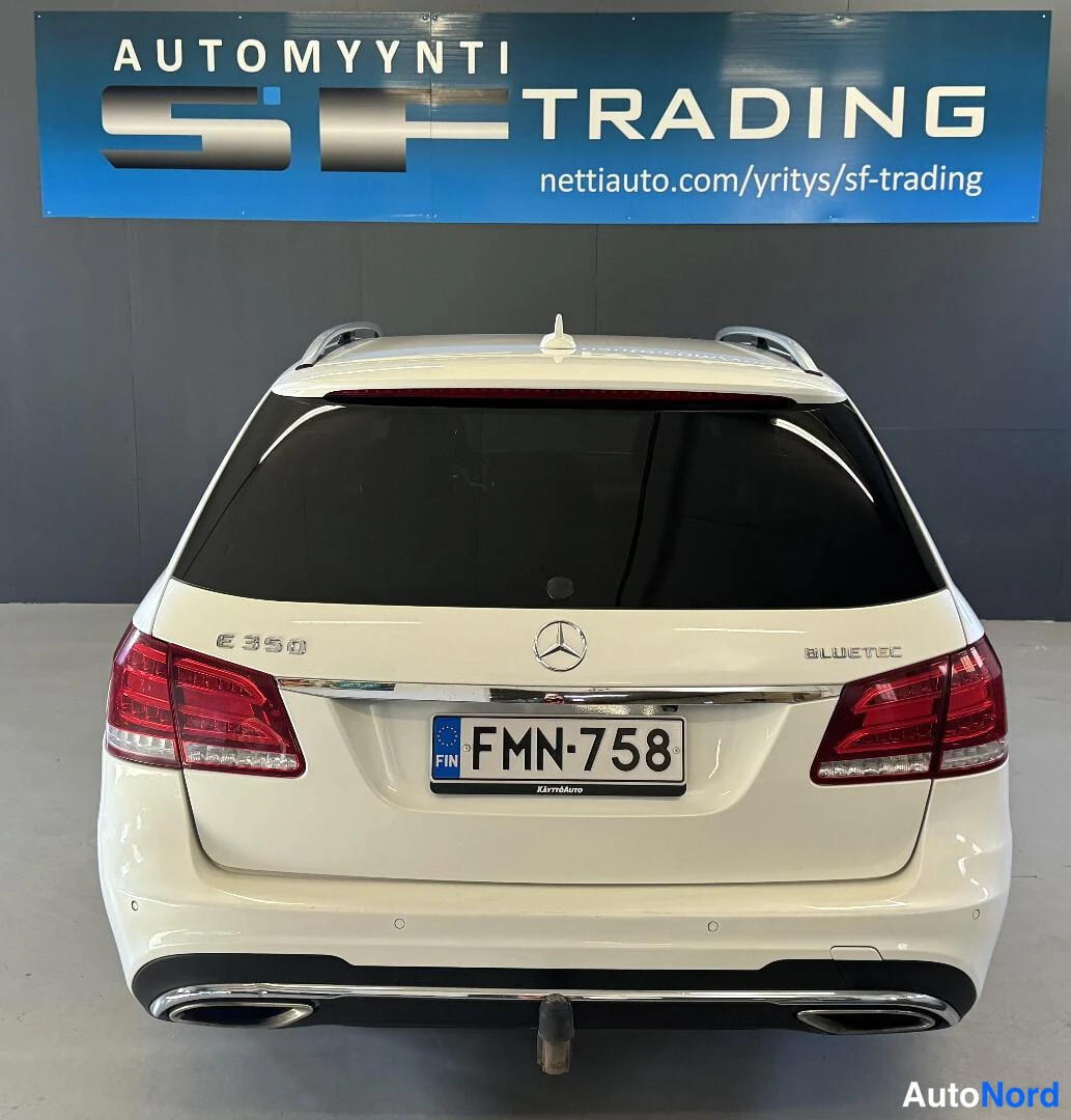 Valkoinen Mercedes-Benz E 2013, takaa, kuva 9