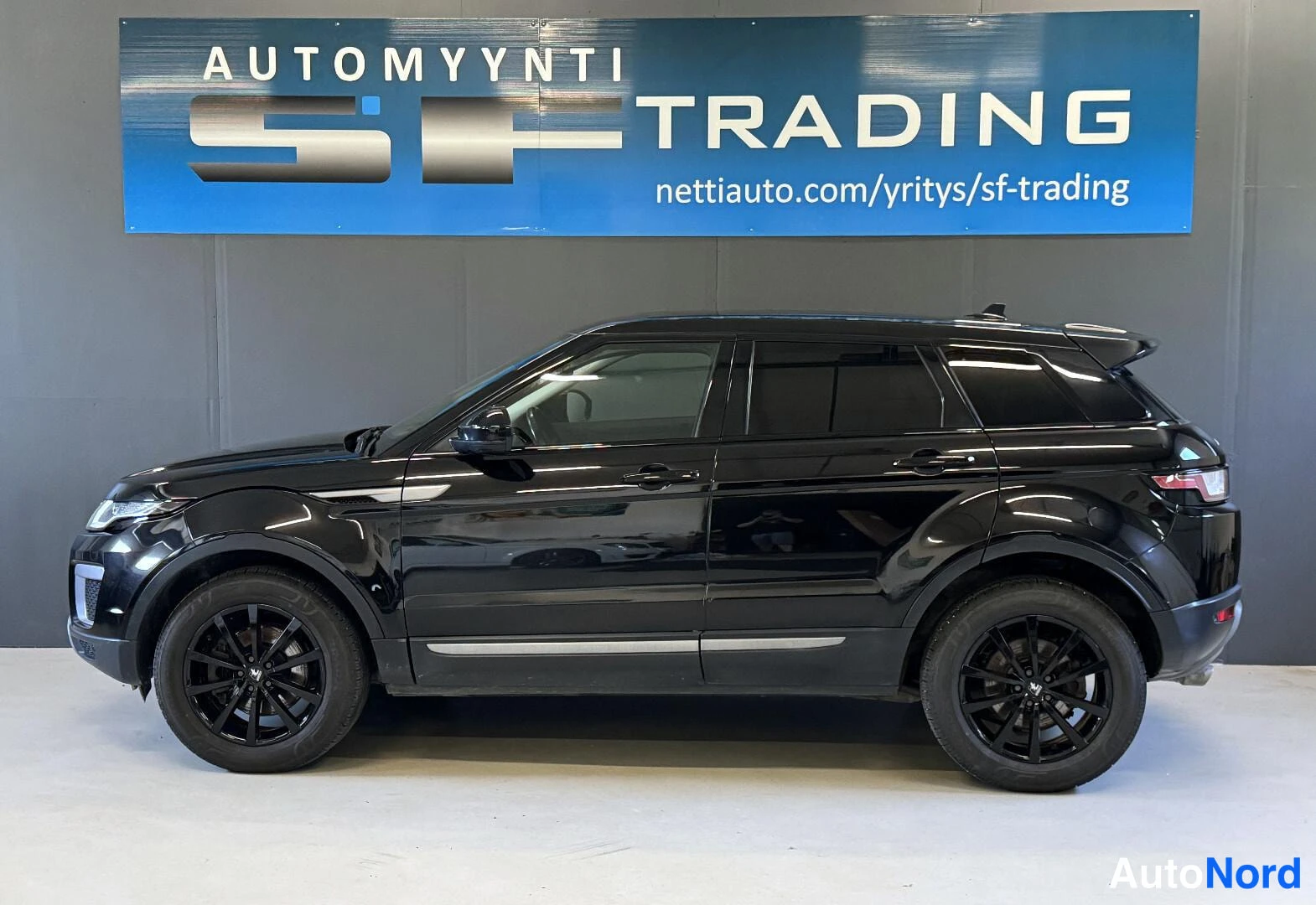 Musta Land Rover Range Rover Evoque 2016, takaviisto, kuva 5