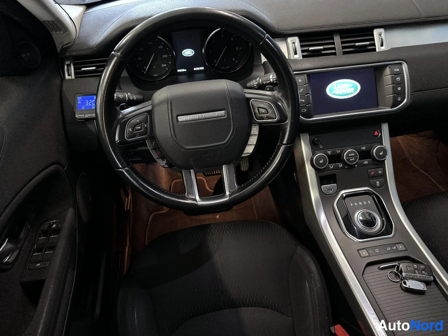 Musta Land Rover Range Rover Evoque 2016, ohjaamo, kuva 10