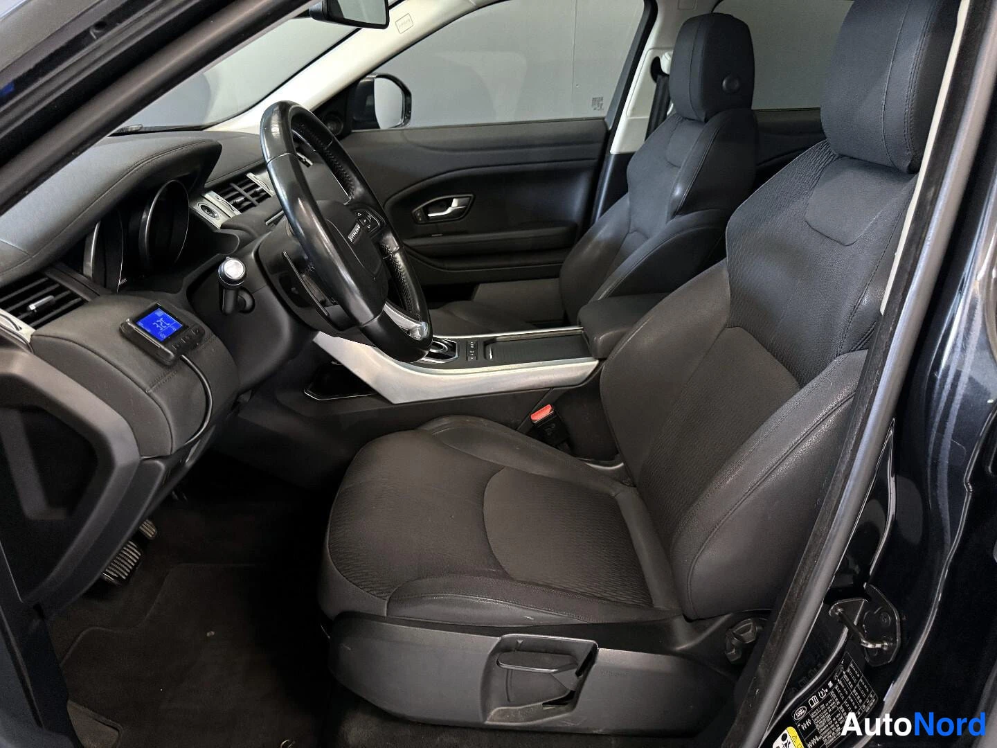 Musta Land Rover Range Rover Evoque 2016, ohjaamo, kuva 9