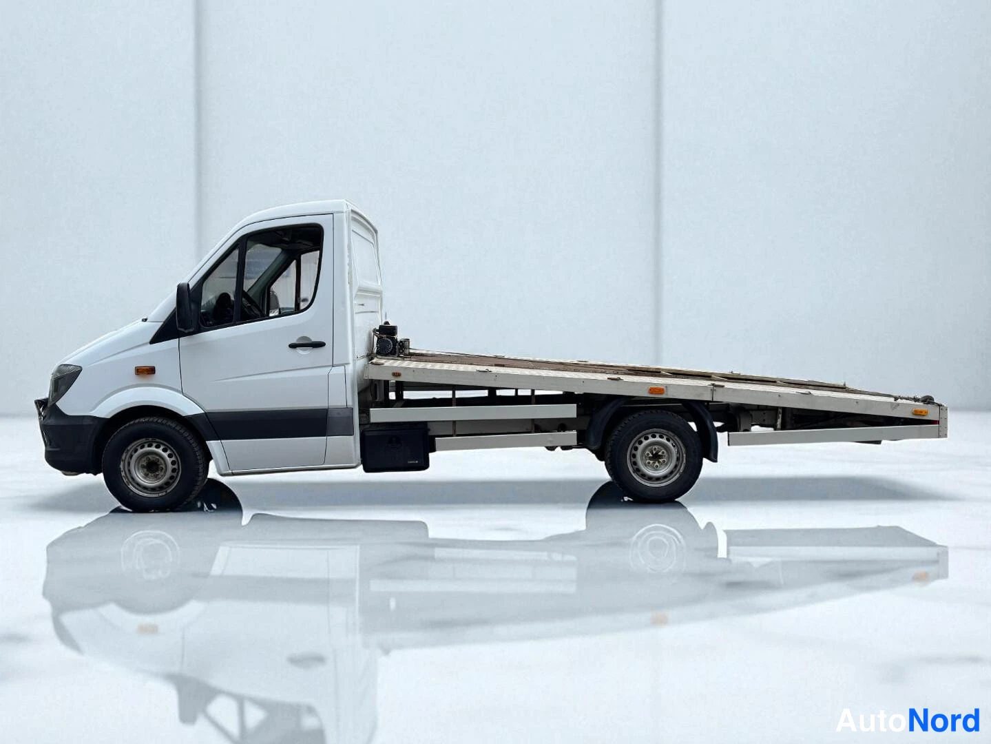 Valkoinen Mercedes-Benz Sprinter 2015, sivulta, kuva 7