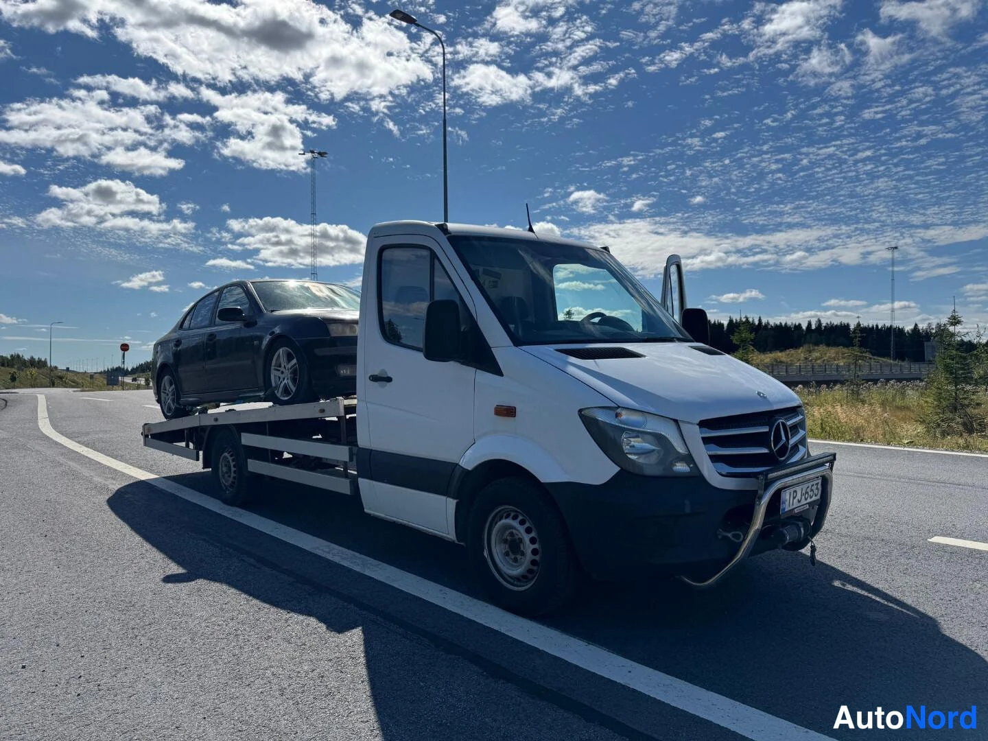 Valkoinen Mercedes-Benz Sprinter 2015, etuviisto, keula oikealle, kuva 3
