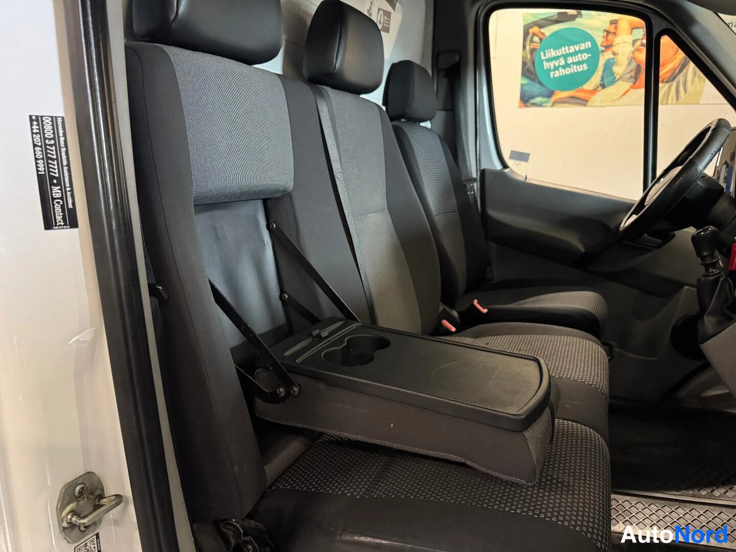Valkoinen Mercedes-Benz Sprinter 2015, etuistuimet, kuva 16