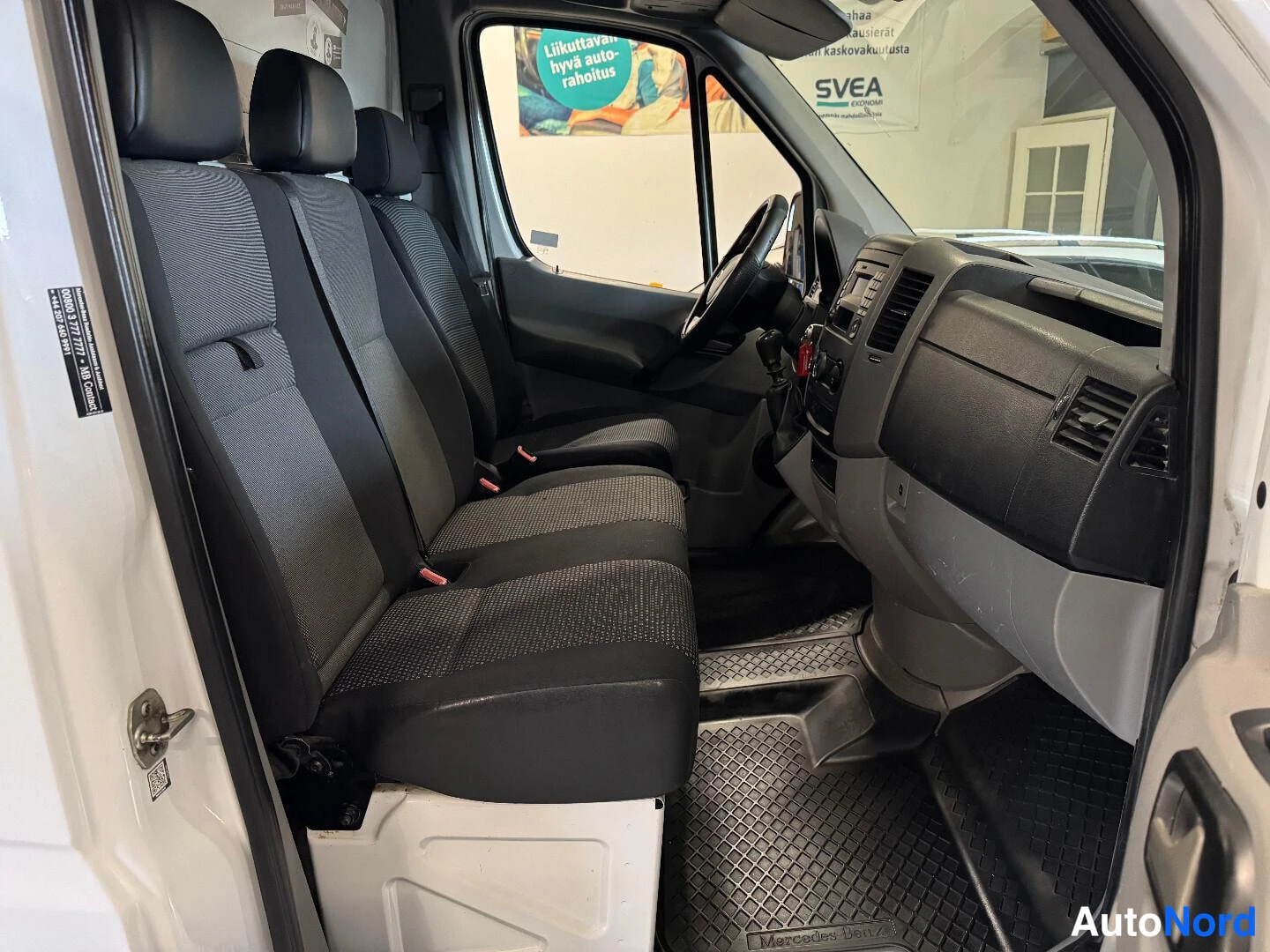 Valkoinen Mercedes-Benz Sprinter 2015, etuistuimet, kuva 14