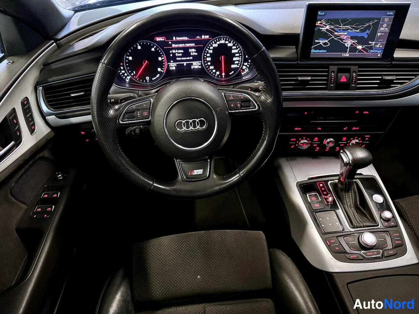 Musta Audi A7 2011, ohjaamo, kuva 10