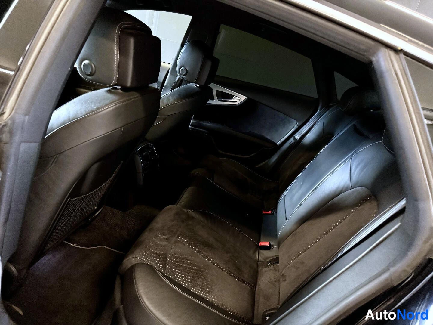 Musta Audi A7 2011, takaistuimet, kuva 14