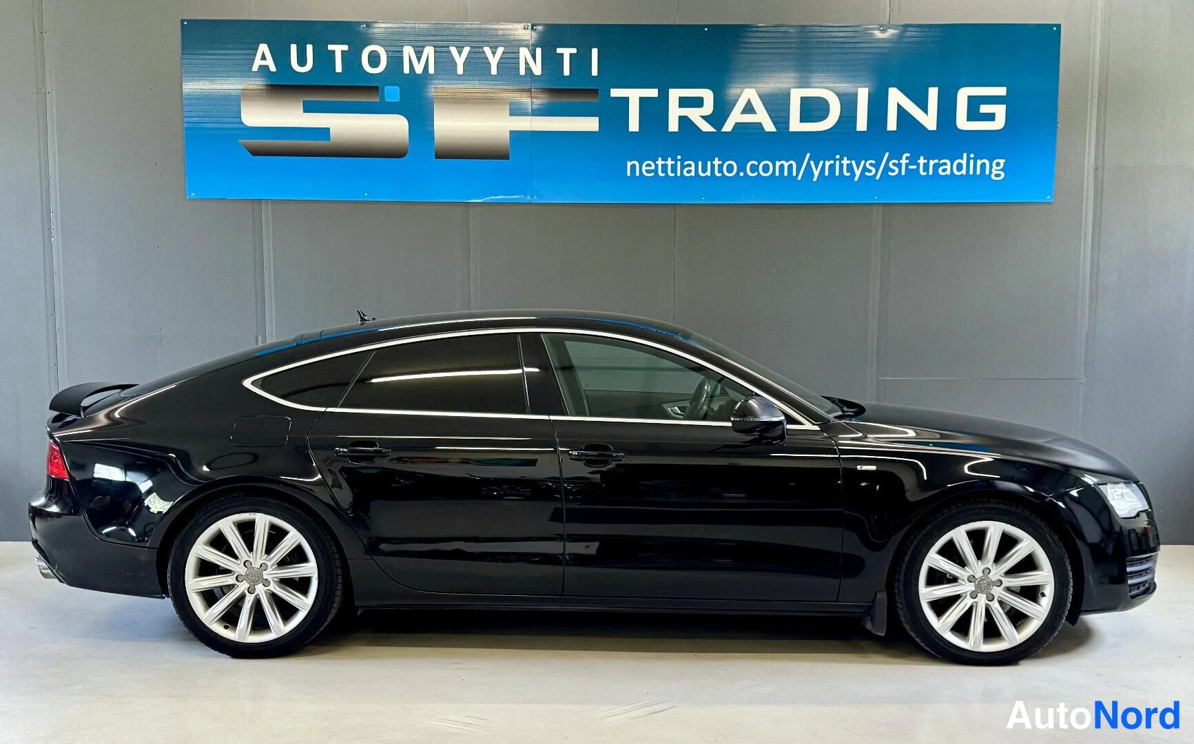 Musta Audi A7 2011, sivulta, kuva 5