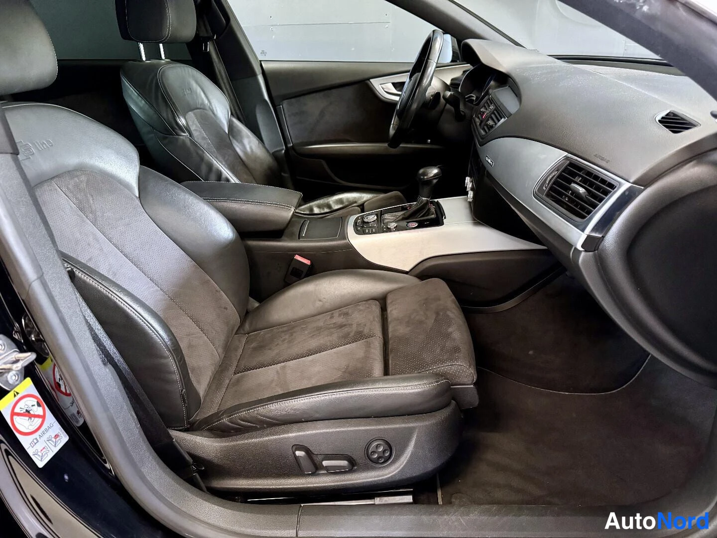 Musta Audi A7 2011, etuistuimet, kuva 12