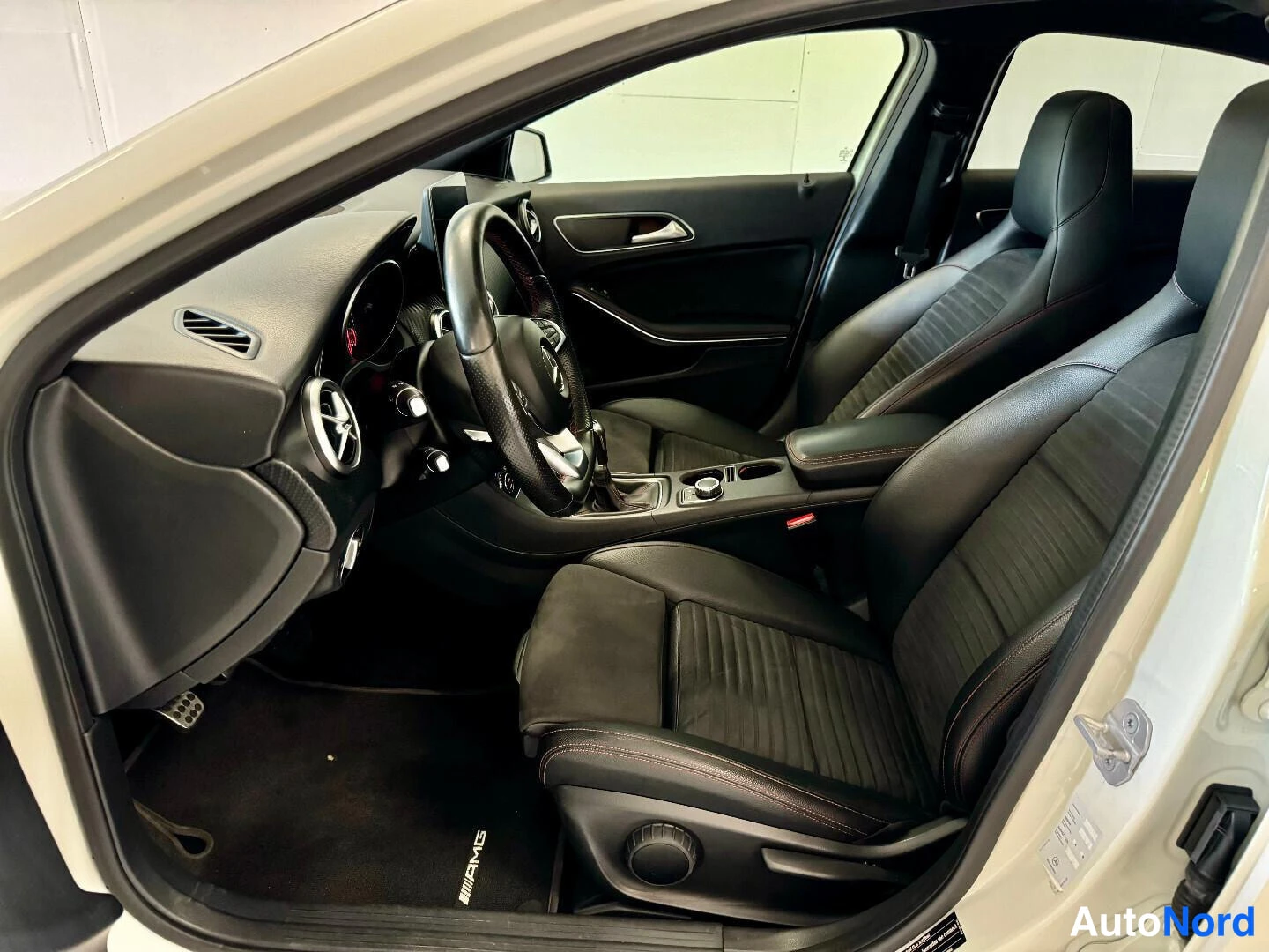 Valkoinen Mercedes-Benz A 2017, kuva 10