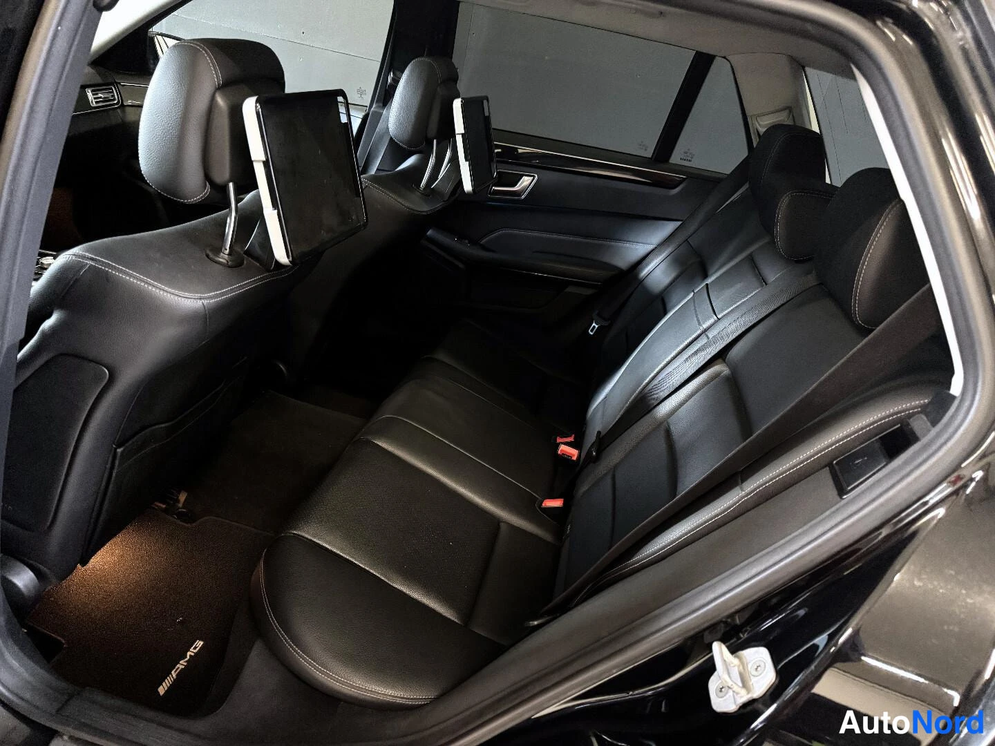 Musta Mercedes-Benz E 2014, kuva 15